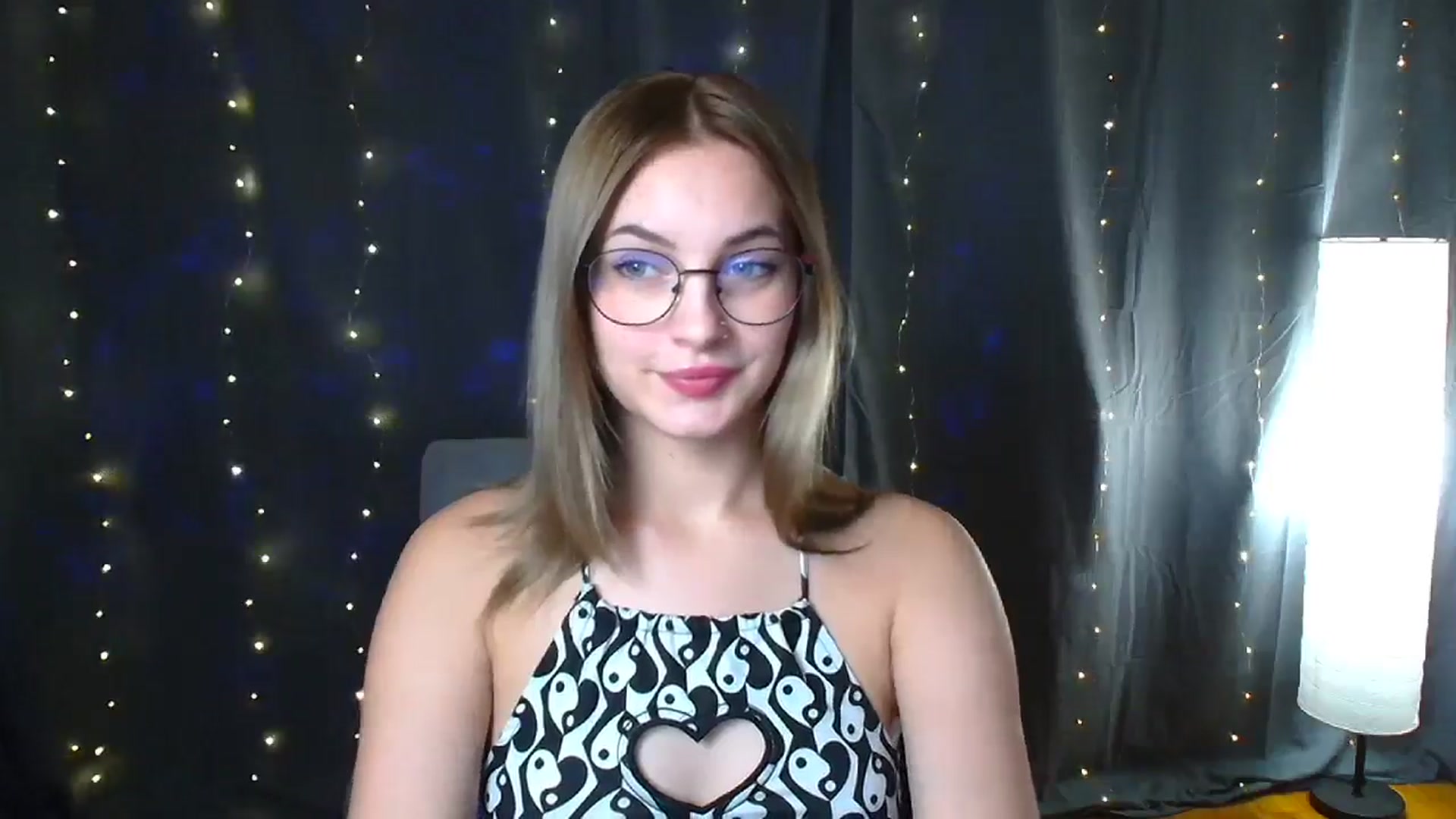 Gallery image thumbnail from Kissismimy's myfreecams stream on, 08/15/2024, 11:31 image 7 of 20
