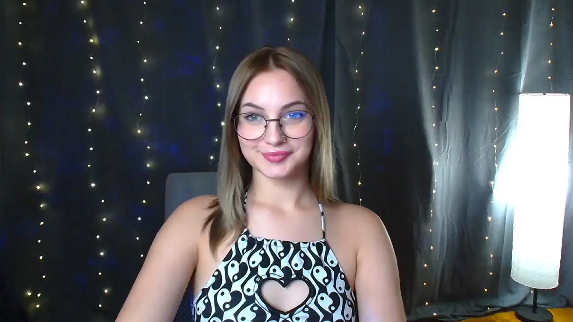 Gallery image thumbnail from Kissismimy's myfreecams stream on, 08/15/2024, 12:23 image 8 of 20