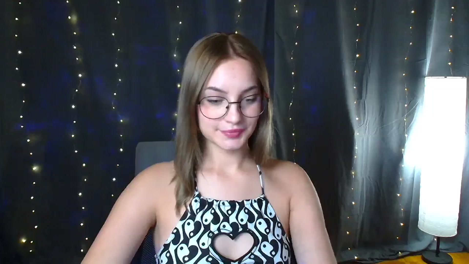 Gallery image thumbnail from Kissismimy's myfreecams stream on, 08/15/2024, 12:23 image 7 of 20