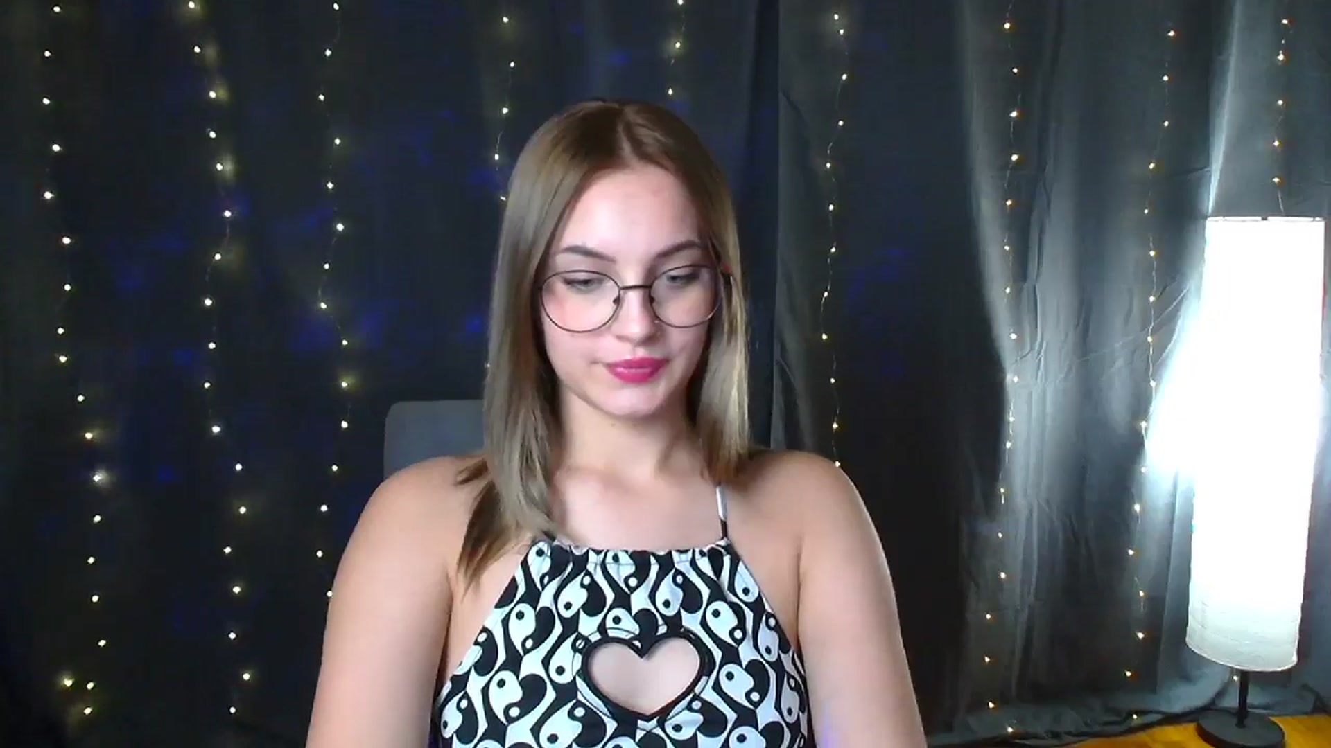 Gallery image thumbnail from Kissismimy's myfreecams stream on, 08/15/2024, 12:23 image 12 of 20