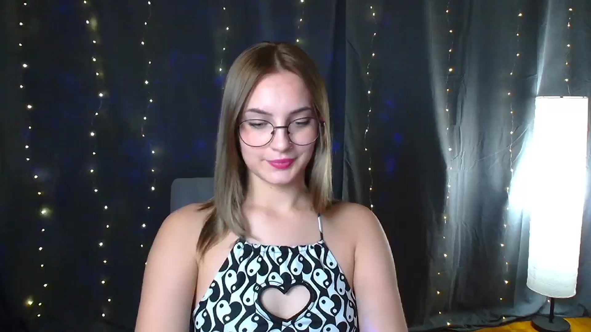 Gallery image thumbnail from Kissismimy's myfreecams stream on, 08/15/2024, 12:23 image 13 of 20