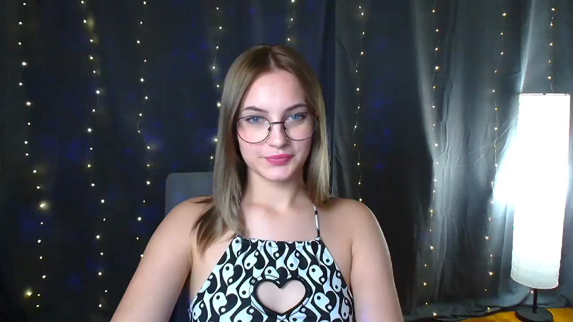 Gallery image thumbnail from Kissismimy's myfreecams stream on, 08/15/2024, 12:23 image 10 of 20