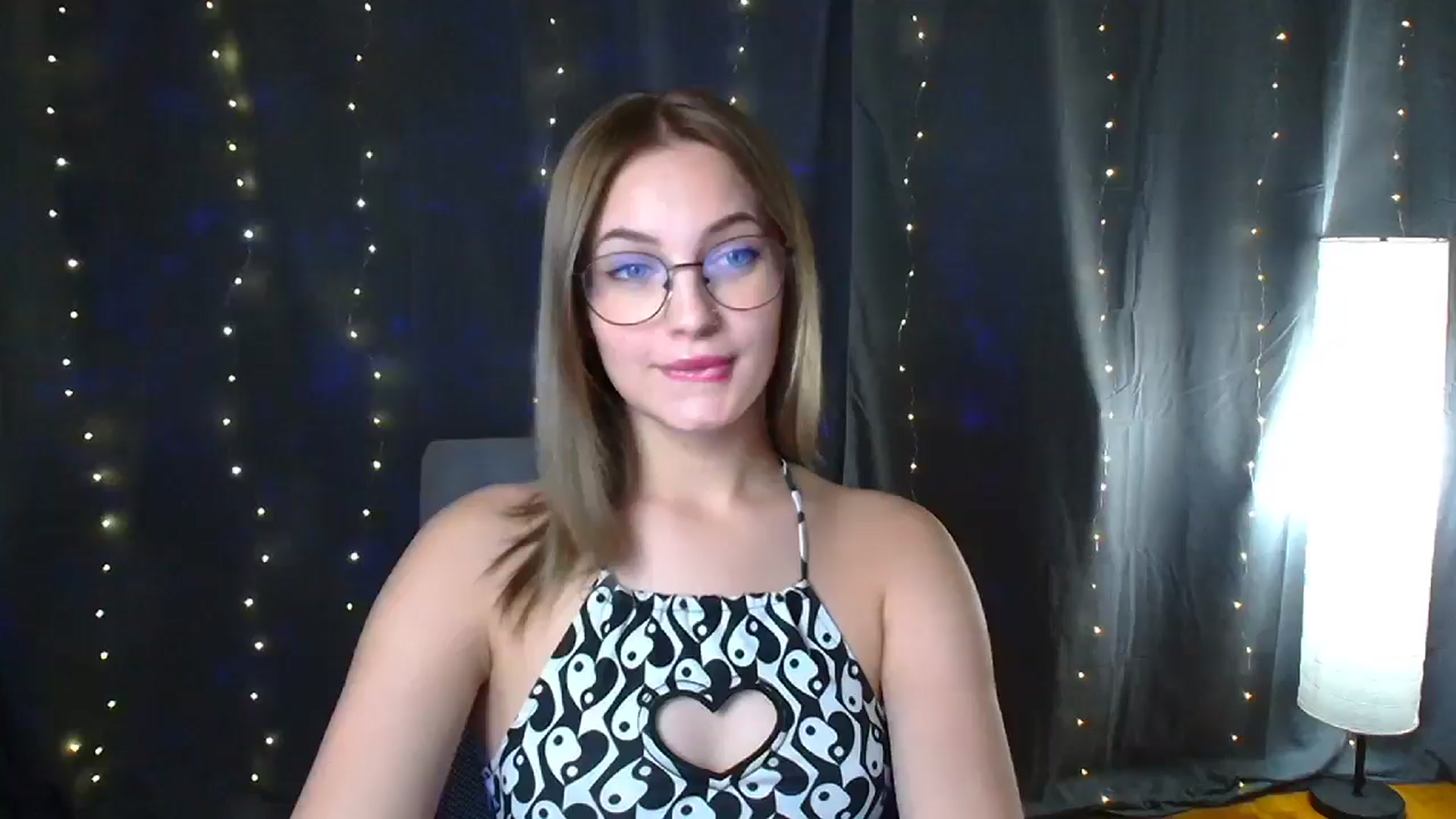 Gallery image thumbnail from Kissismimy's myfreecams stream on, 08/15/2024, 12:23 image 1 of 20