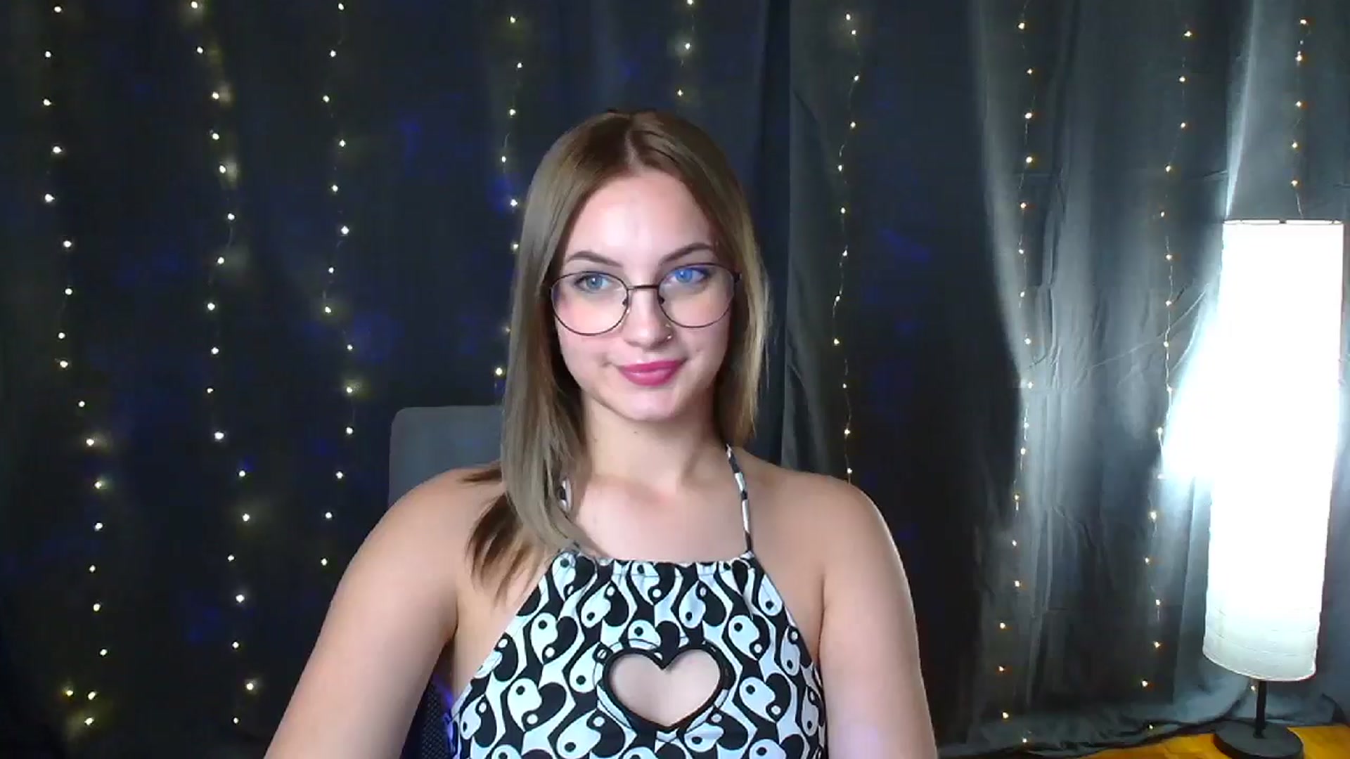 Gallery image thumbnail from Kissismimy's myfreecams stream on, 08/15/2024, 12:23 image 18 of 20