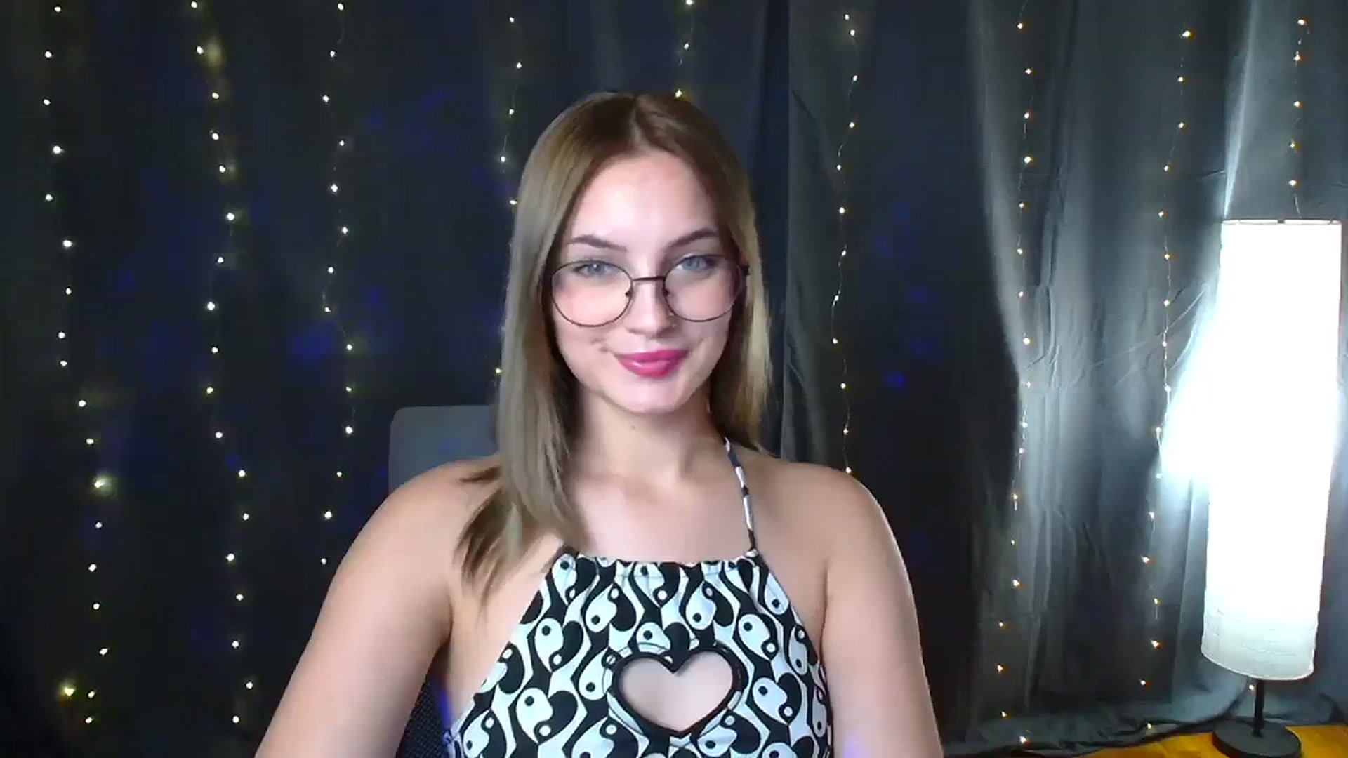 Gallery image thumbnail from Kissismimy's myfreecams stream on, 08/15/2024, 12:23 image 15 of 20