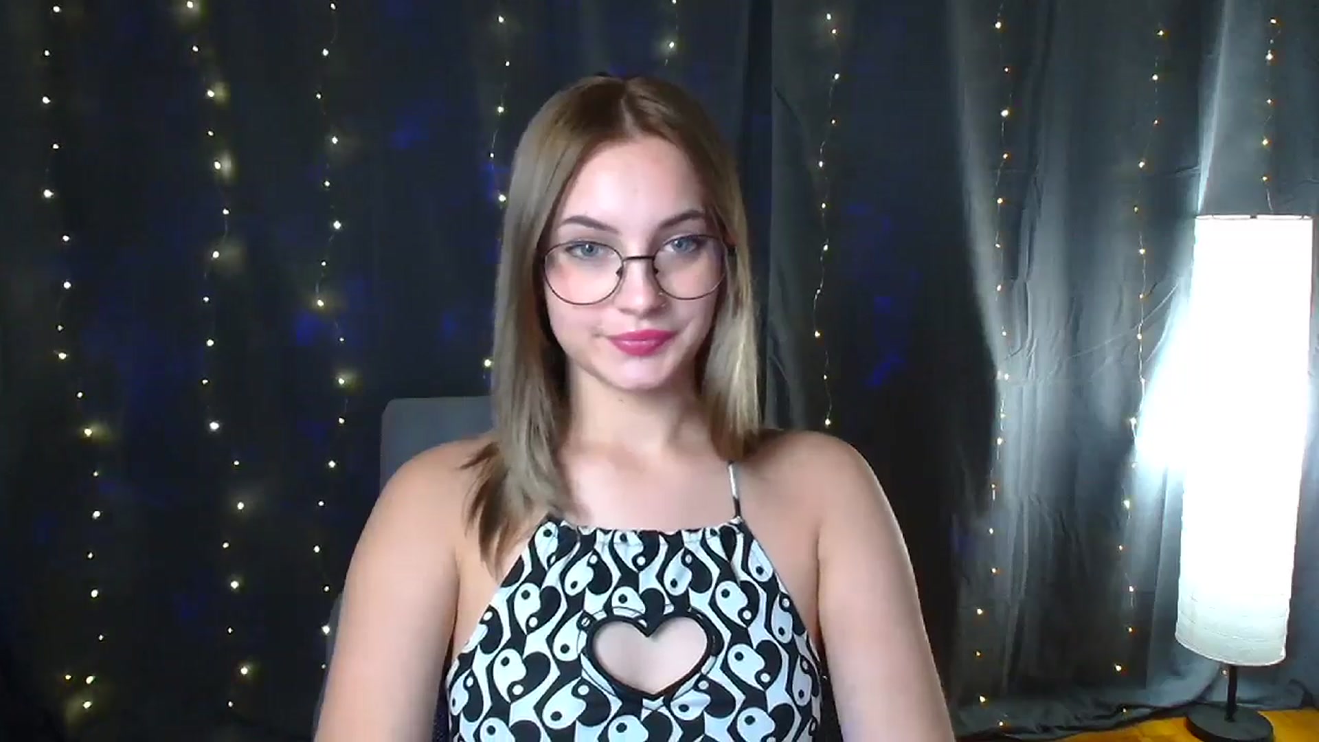 Gallery image thumbnail from Kissismimy's myfreecams stream on, 08/15/2024, 12:23 image 11 of 20