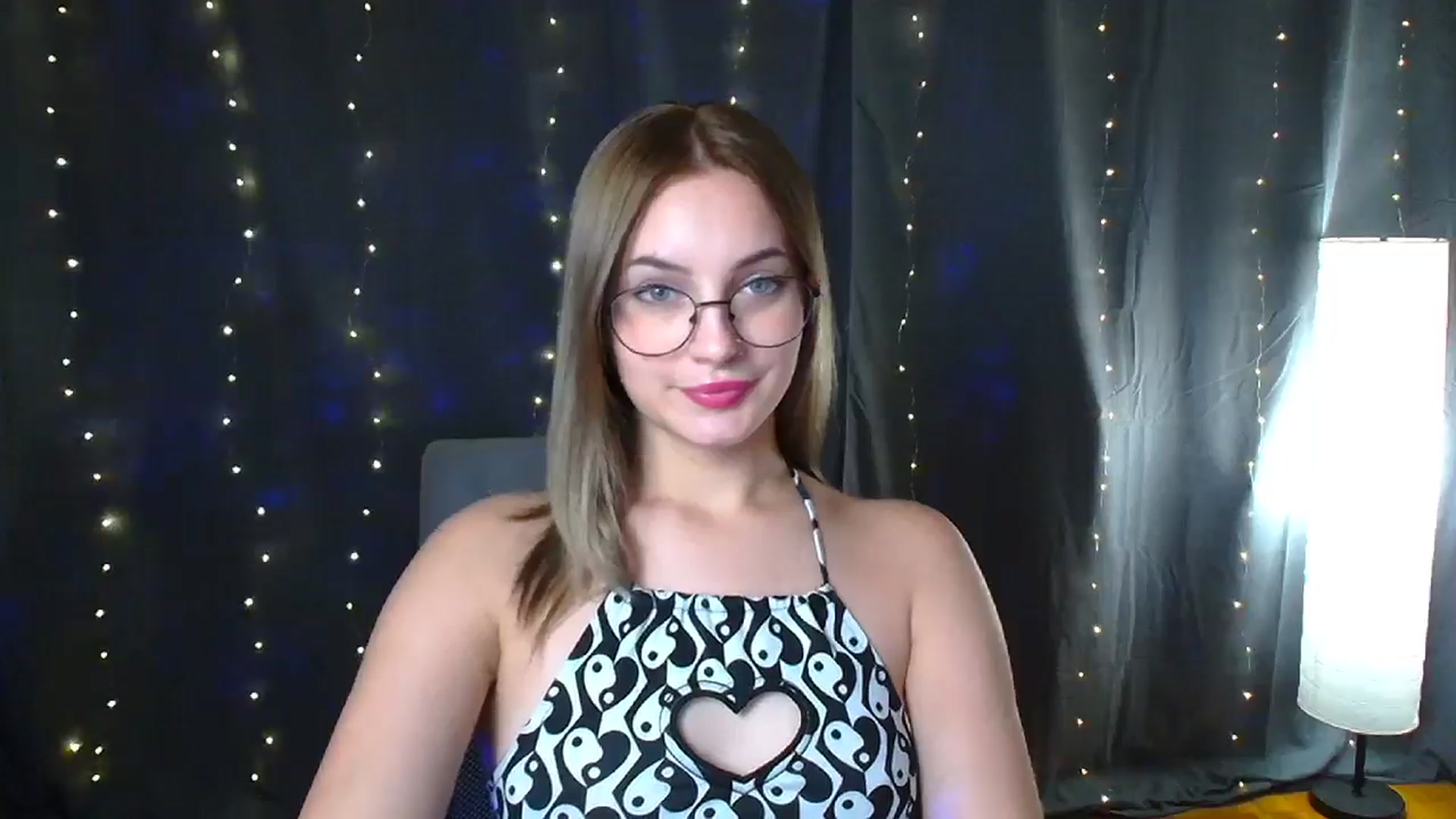 Gallery image thumbnail from Kissismimy's myfreecams stream on, 08/15/2024, 12:23 image 14 of 20