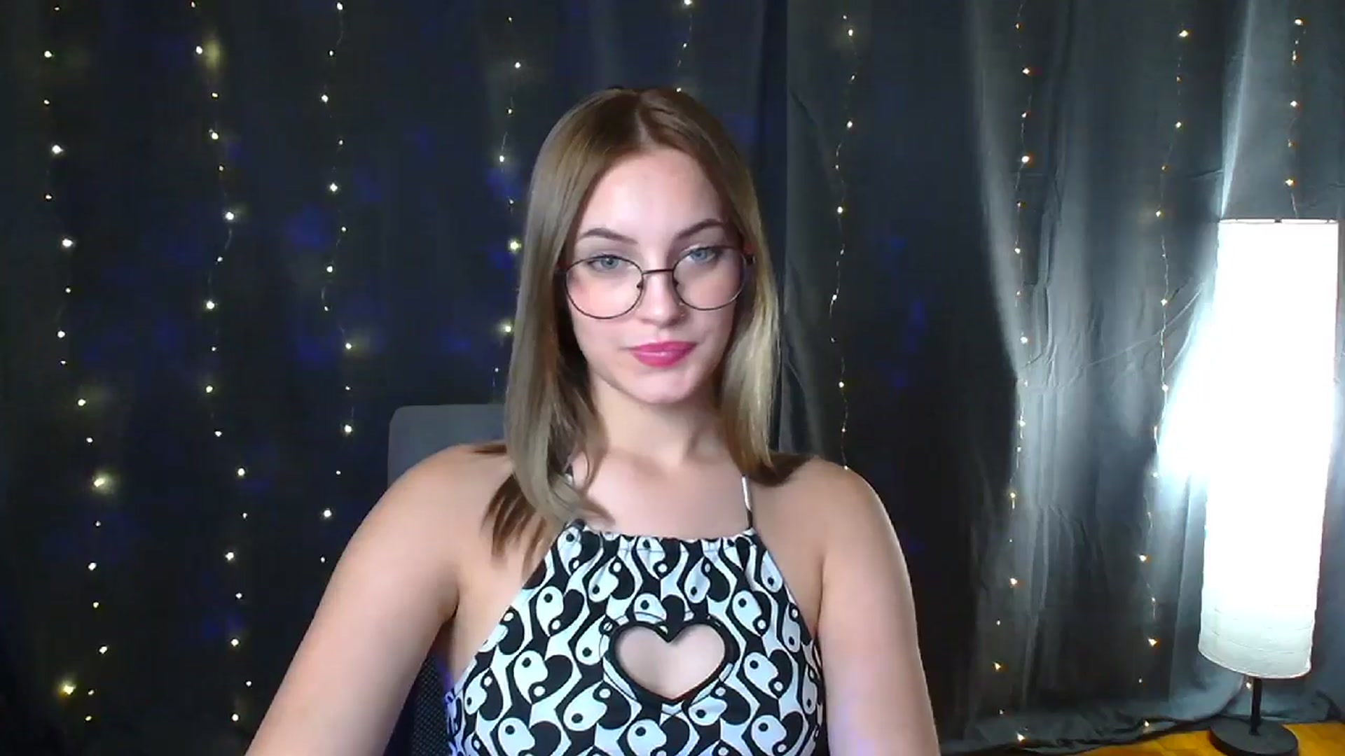 Gallery image thumbnail from Kissismimy's myfreecams stream on, 08/15/2024, 12:23 image 16 of 20