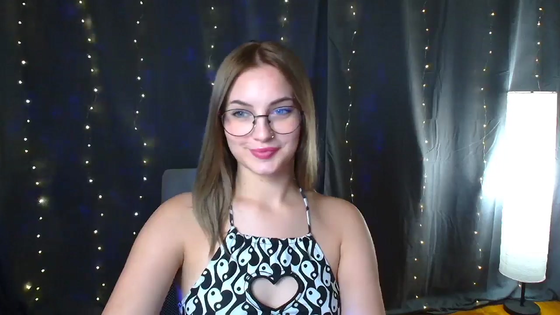 Gallery image thumbnail from Kissismimy's myfreecams stream on, 08/15/2024, 12:23 image 6 of 20