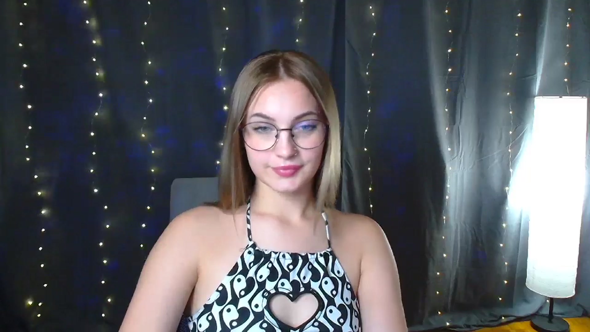 Gallery image thumbnail from Kissismimy's myfreecams stream on, 08/15/2024, 12:47 image 9 of 20
