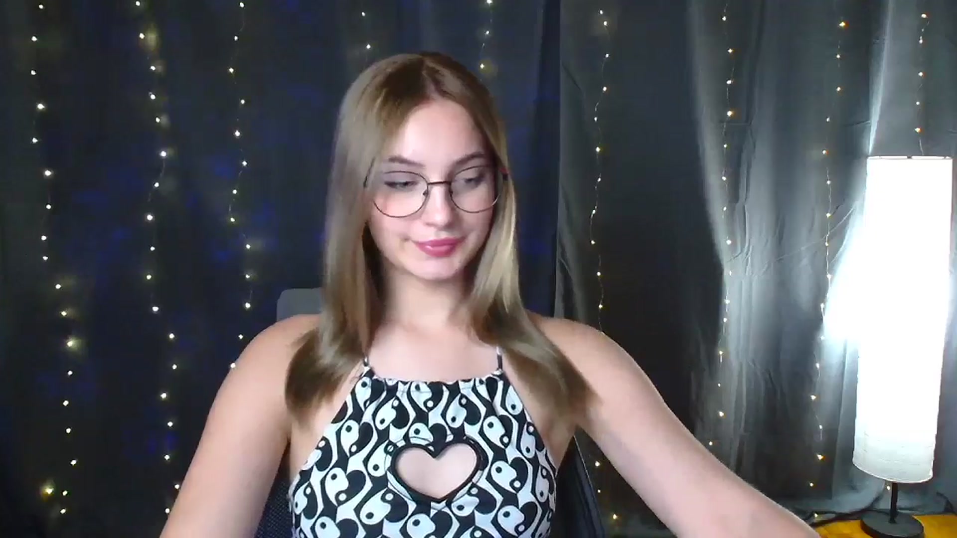 Gallery image thumbnail from Kissismimy's myfreecams stream on, 08/15/2024, 12:47 image 15 of 20