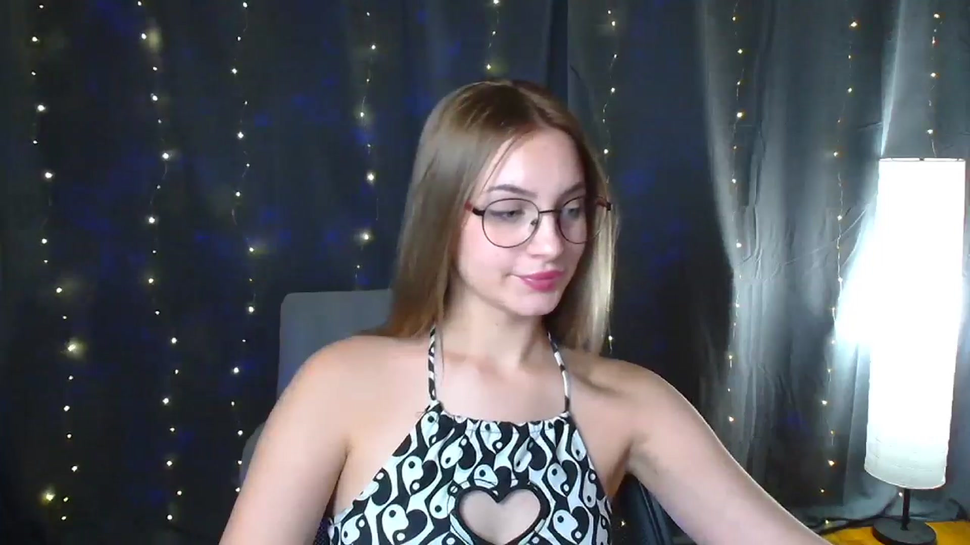 Gallery image thumbnail from Kissismimy's myfreecams stream on, 08/15/2024, 12:47 image 8 of 20