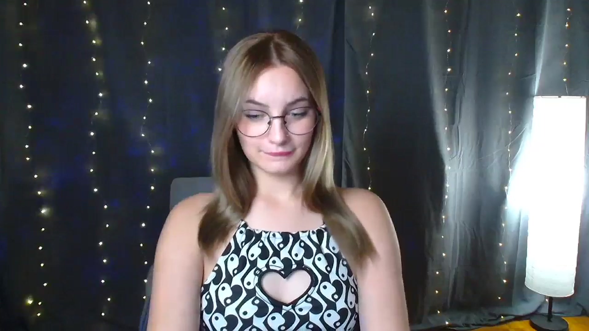 Gallery image thumbnail from Kissismimy's myfreecams stream on, 08/15/2024, 12:47 image 13 of 20
