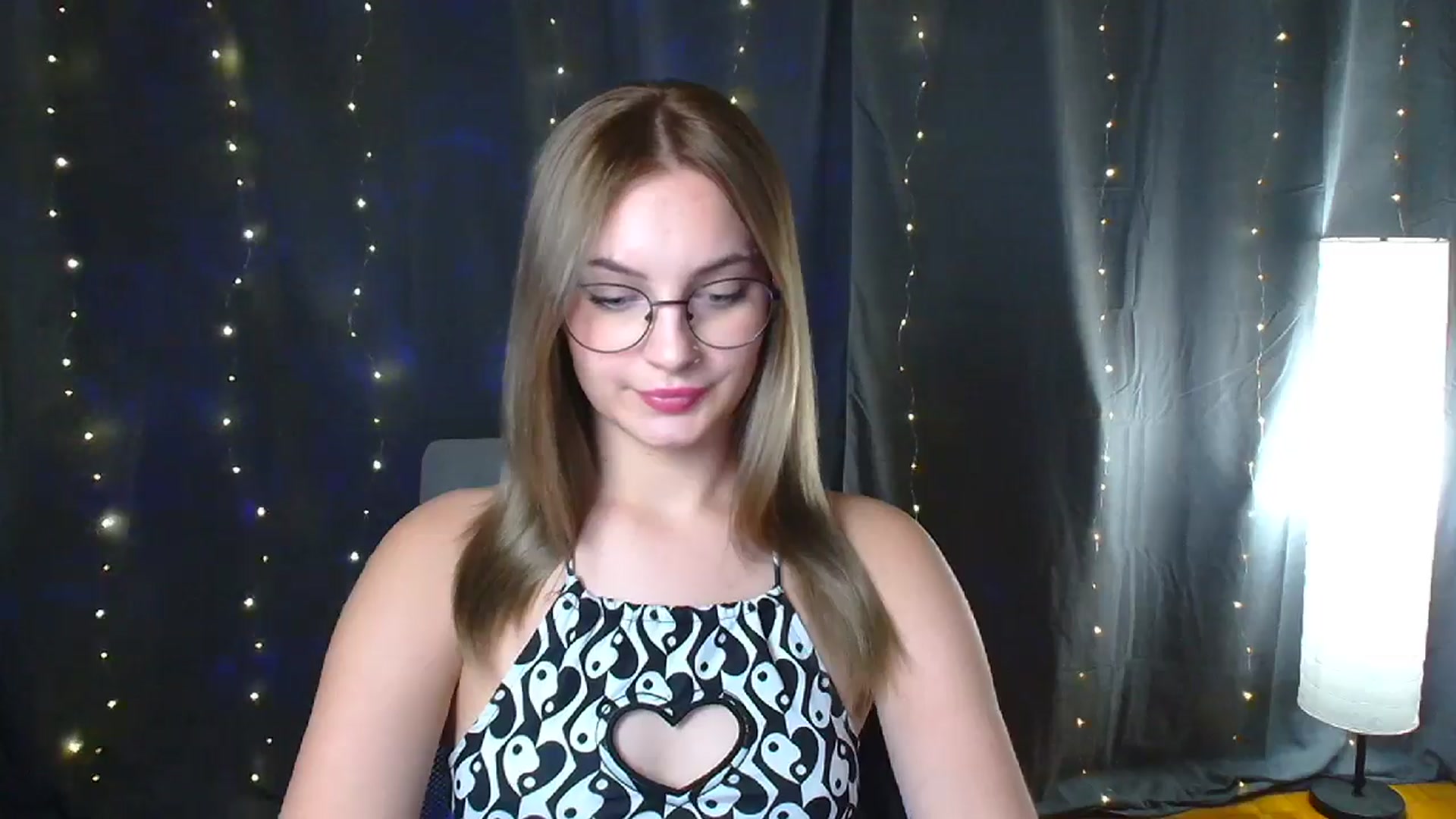 Gallery image thumbnail from Kissismimy's myfreecams stream on, 08/15/2024, 12:47 image 17 of 20