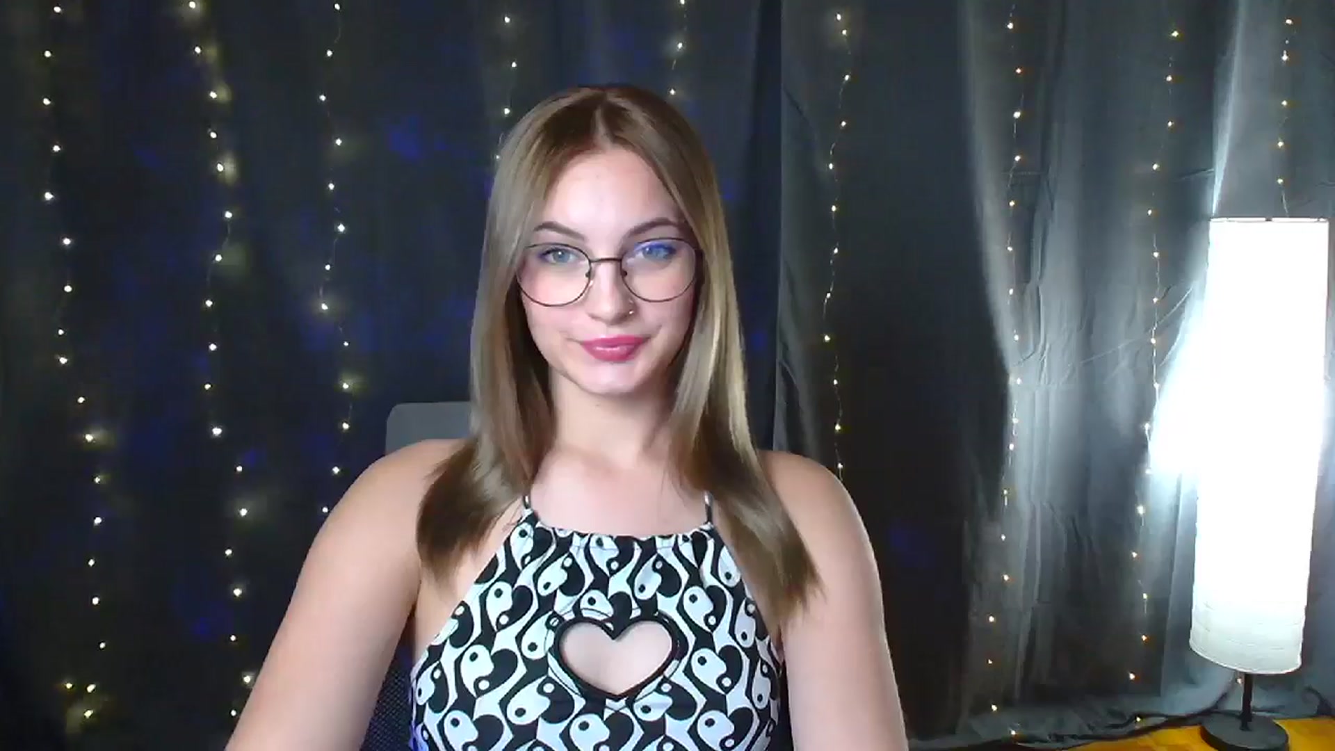 Gallery image thumbnail from Kissismimy's myfreecams stream on, 08/15/2024, 12:47 image 16 of 20