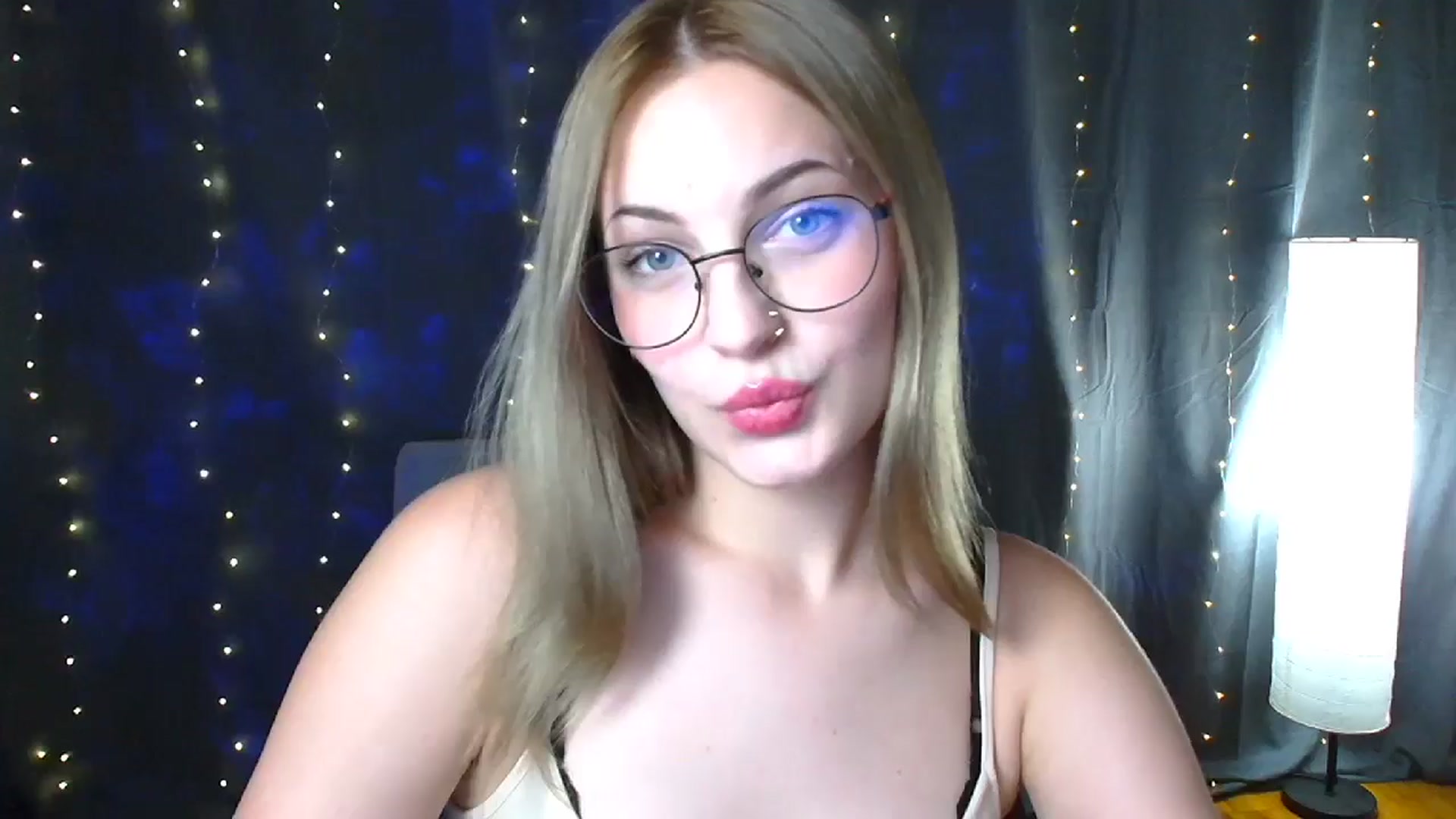 Gallery image thumbnail from Kissismimy's myfreecams stream on, 08/20/2024, 10:29 image 2 of 20
