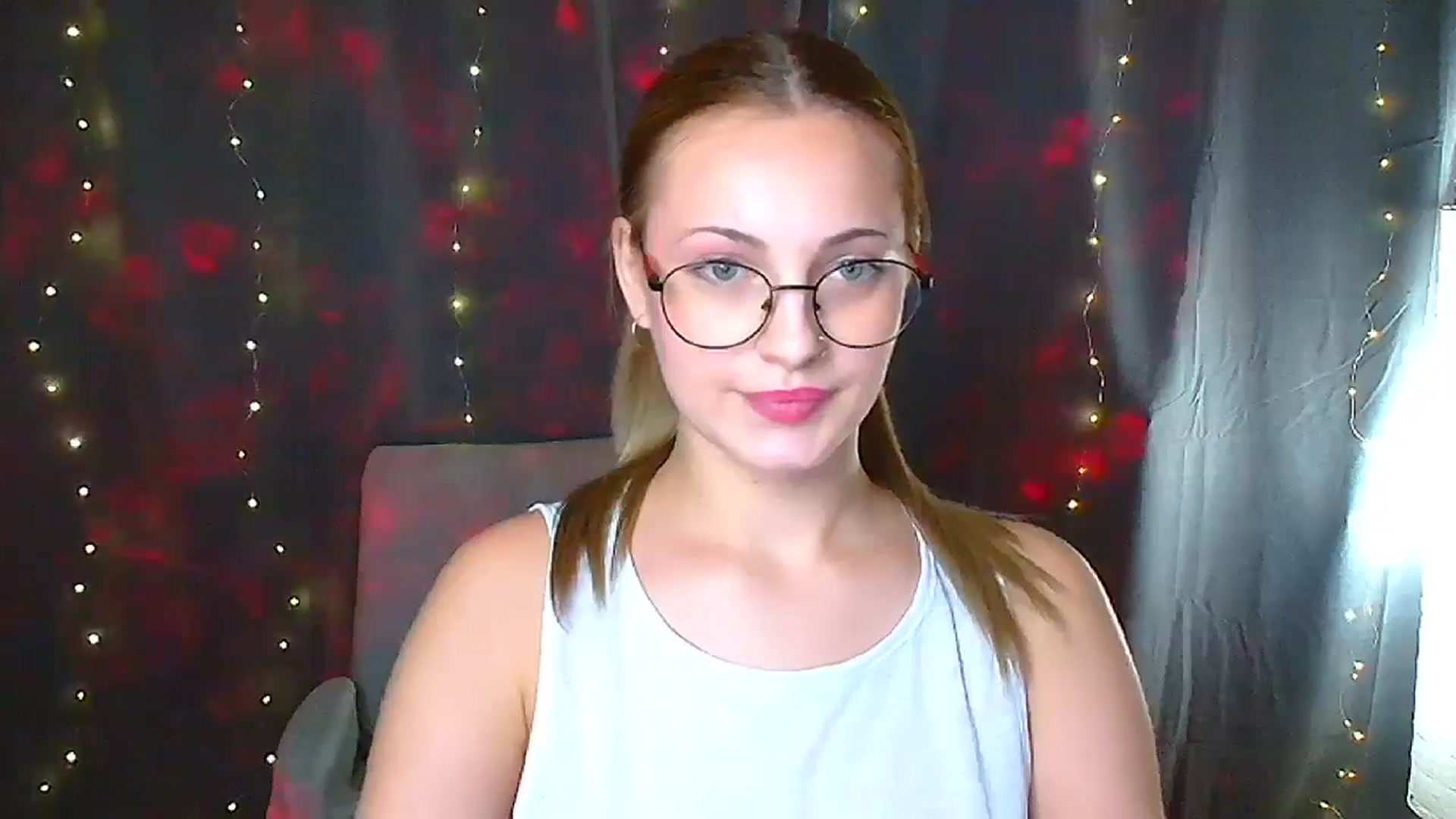 Gallery image thumbnail from Kissismimy's myfreecams stream on, 09/15/2024, 12:41 image 17 of 20