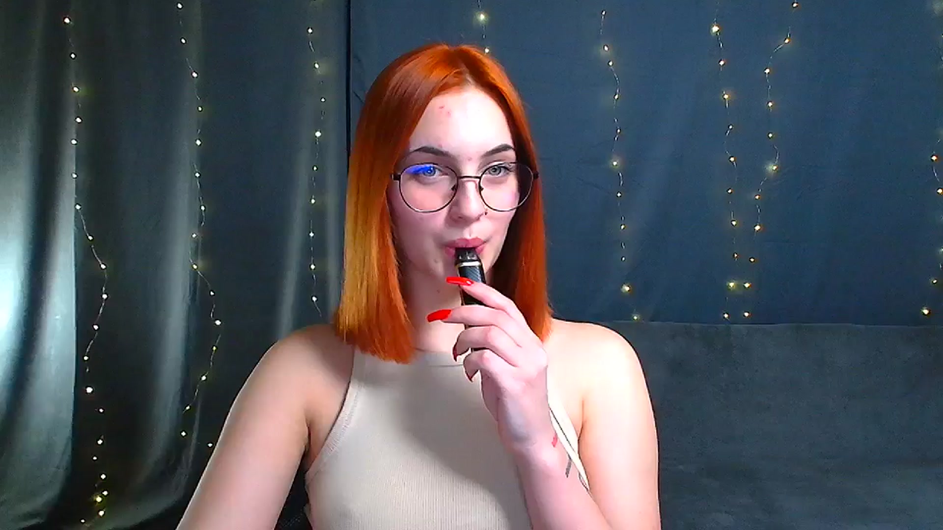 Gallery image thumbnail from Kissismimy's myfreecams stream on, 12/25/2024, 19:44 image 7 of 20