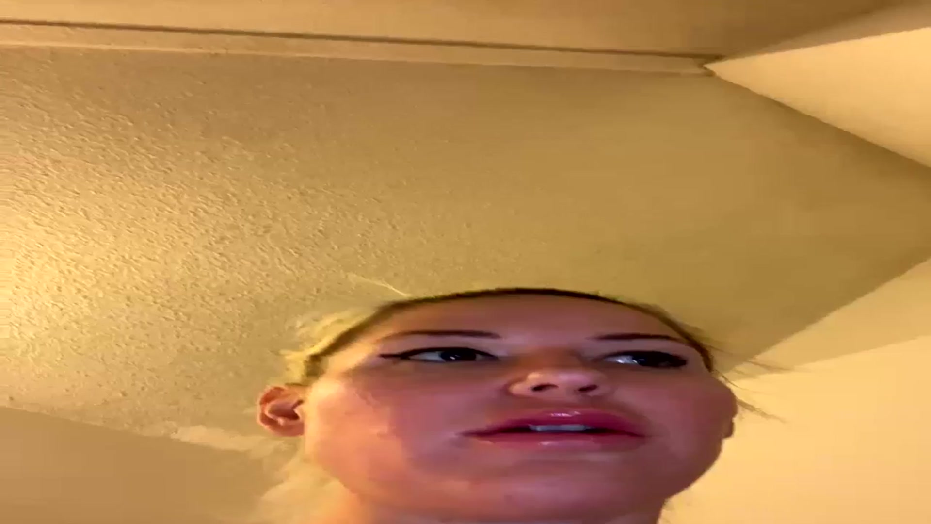 Gallery image thumbnail from KitMercer's myfreecams stream on, 01/15/2024, 10:53 image 3 of 20