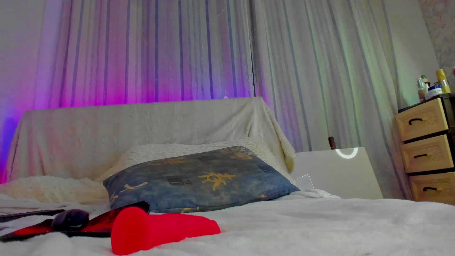 Gallery image thumbnail from Kit_fkn_Kat's myfreecams stream on, 12/18/2022, 22:02 image 18 of 20