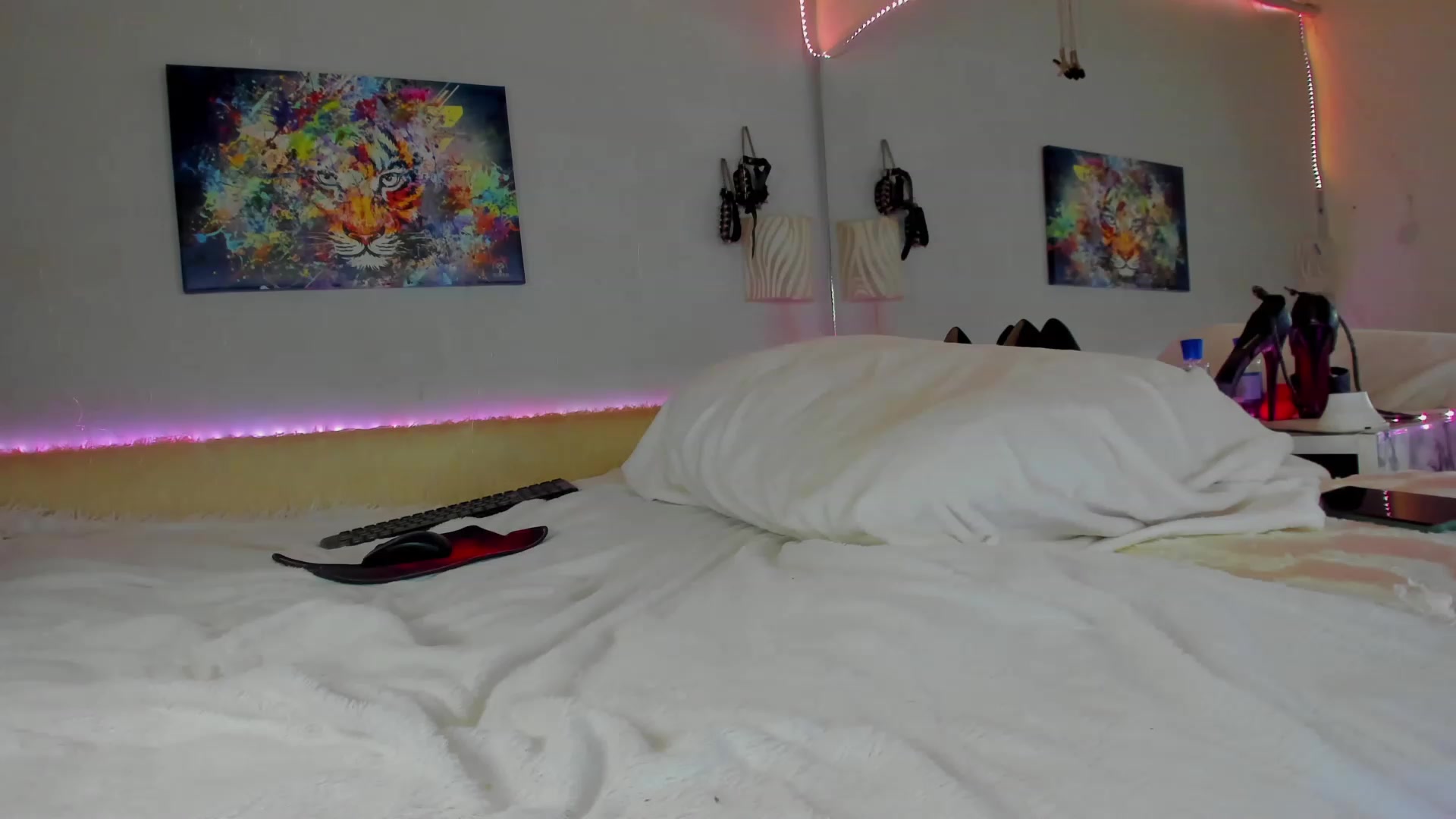 Gallery image thumbnail from Kit_fkn_Kat's myfreecams stream on, 02/18/2023, 20:37 image 17 of 20