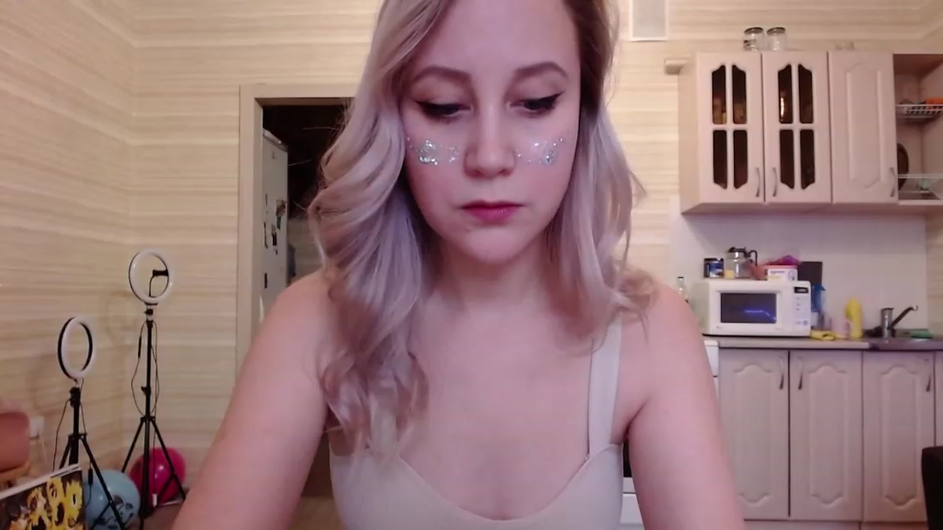 Gallery image thumbnail from KitnisEverdin's myfreecams stream on, 12/25/2022, 07:19 image 2 of 20