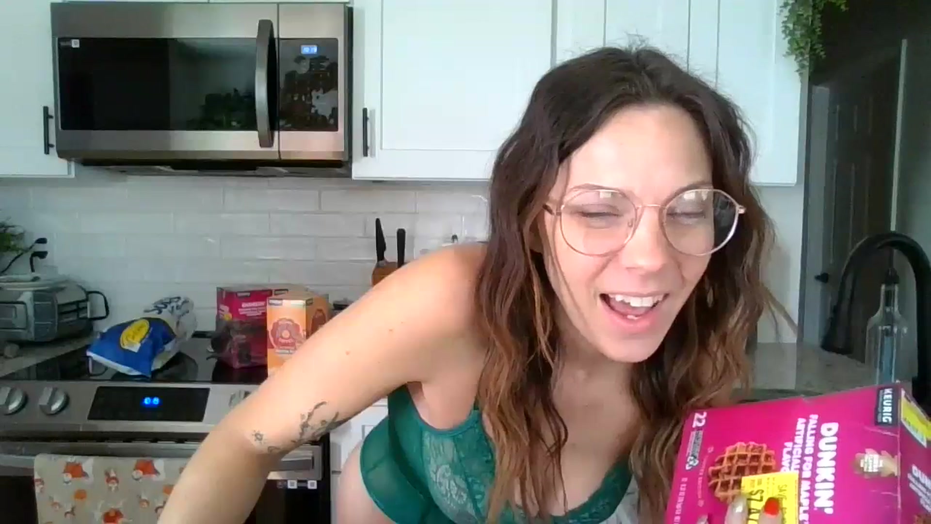 Gallery image thumbnail from KittenCaNudel's myfreecams stream on, 12/19/2023, 16:35 image 2 of 20