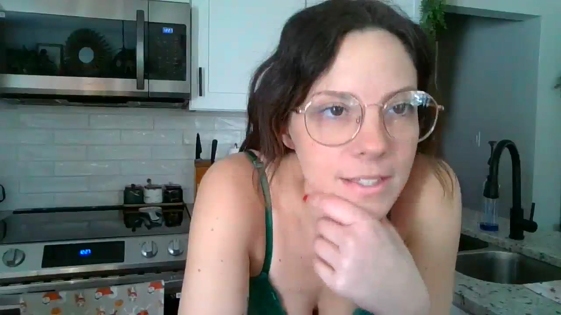 Gallery image thumbnail from KittenCaNudel's myfreecams stream on, 12/19/2023, 17:31 image 18 of 20
