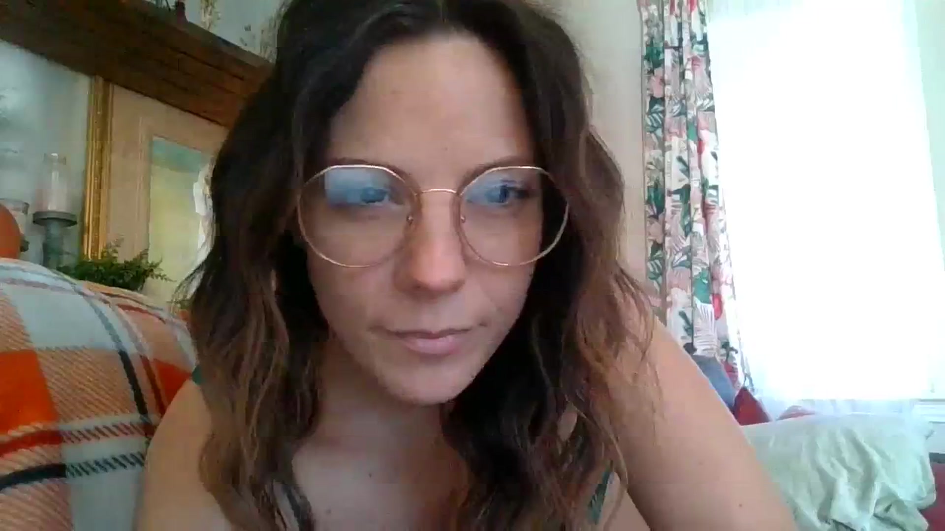 Gallery image thumbnail from KittenCaNudel's myfreecams stream on, 12/19/2023, 18:37 image 8 of 20
