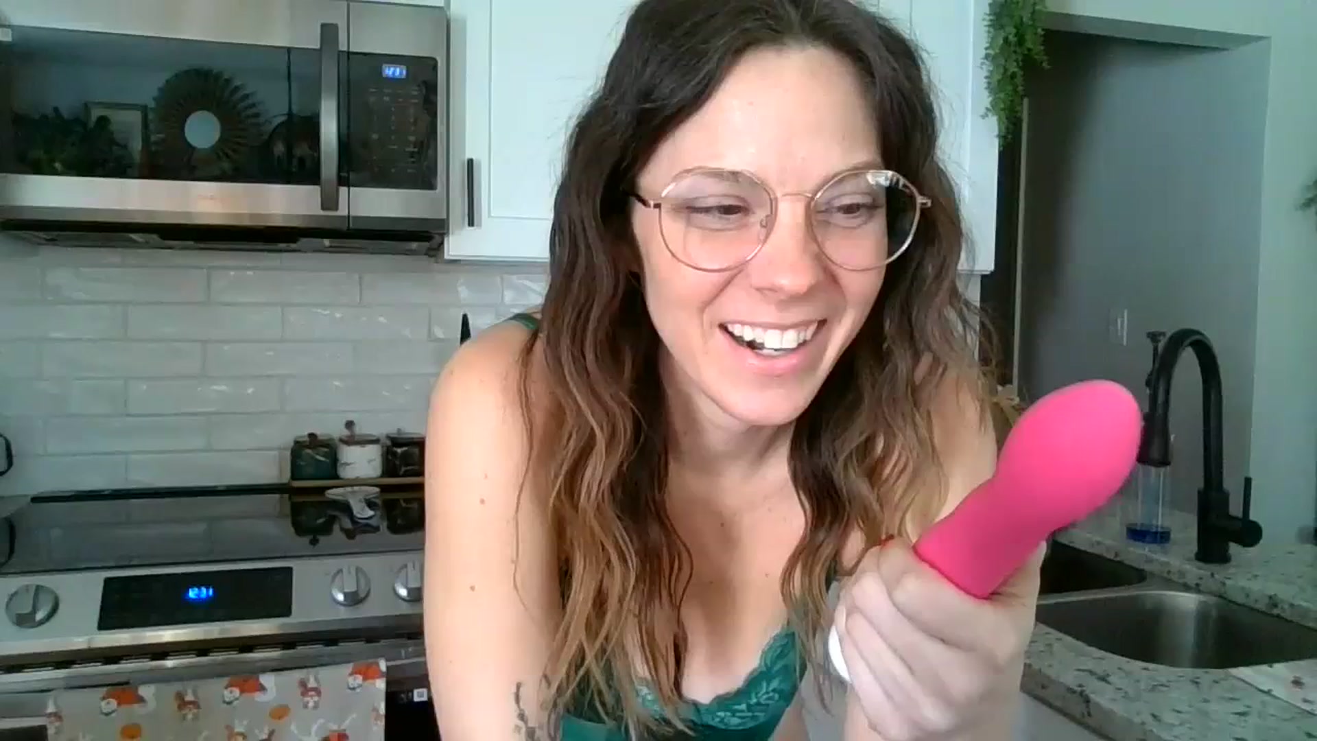 Gallery image thumbnail from KittenCaNudel's myfreecams stream on, 12/19/2023, 18:37 image 1 of 20
