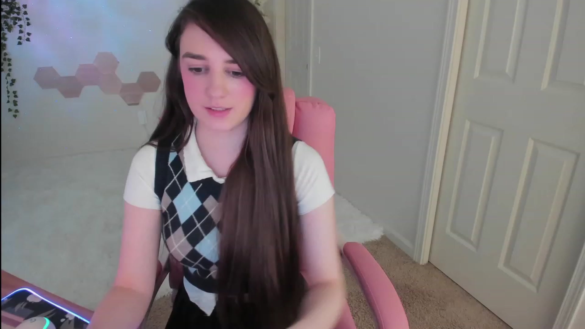 Gallery image thumbnail from Kittenyx's myfreecams stream on, 07/10/2023, 05:11 image 9 of 20