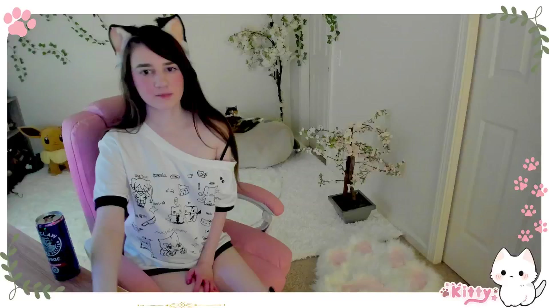 Gallery image thumbnail from Kittenyx's myfreecams stream on, 06/12/2025, 05:37 image 1 of 20