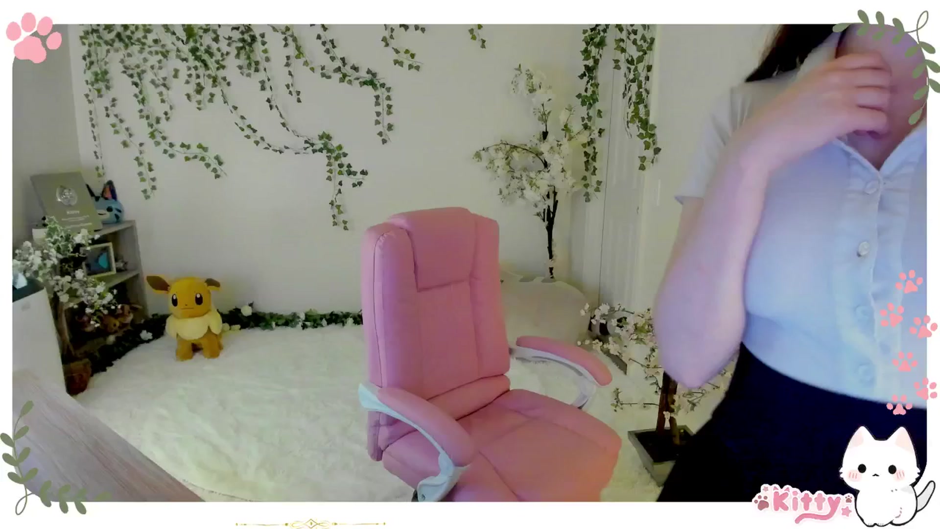 Gallery image thumbnail from Kittenyx's myfreecams stream on, 06/19/2025, 03:48 image 14 of 20