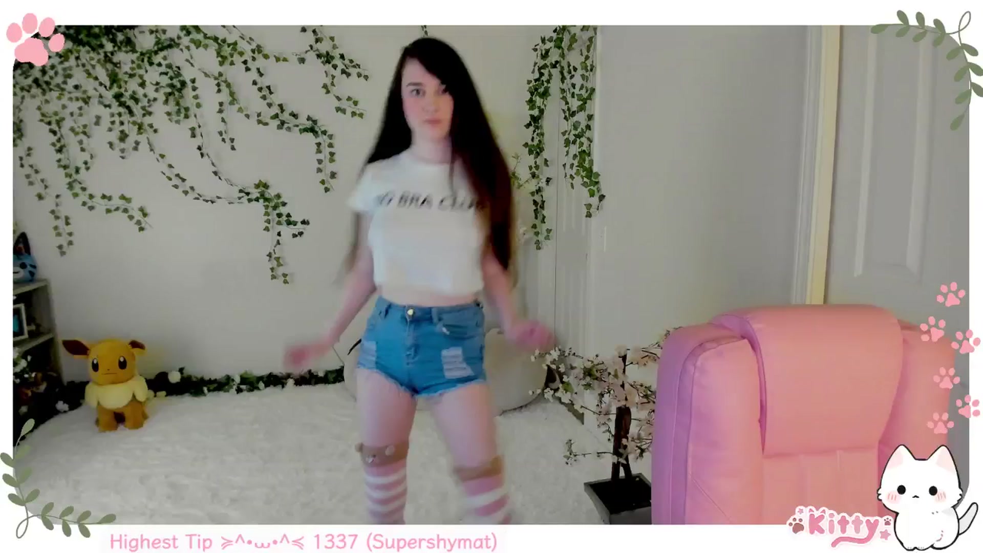 Gallery image thumbnail from Kittenyx's myfreecams stream on, 06/26/2025, 06:31 image 10 of 20