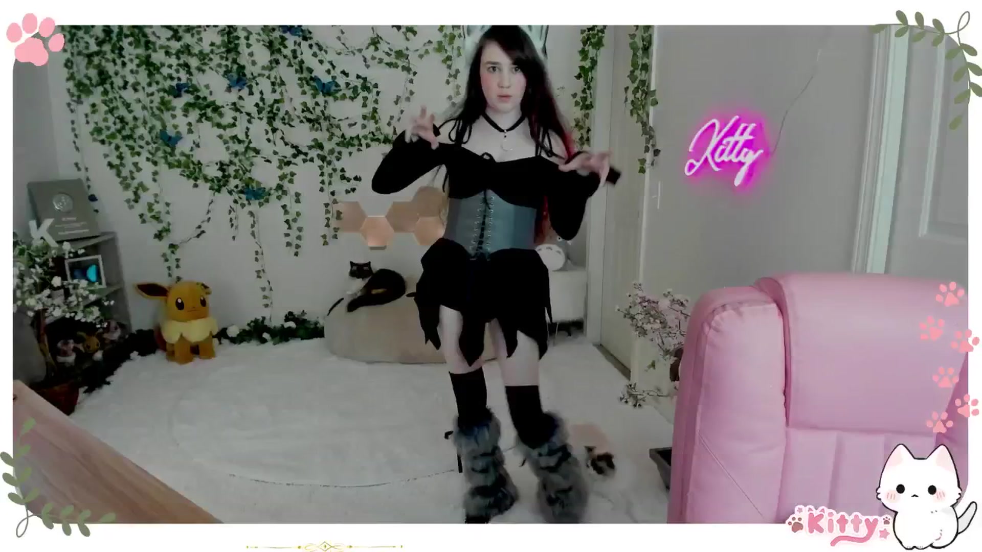 Gallery image thumbnail from Kittenyx's myfreecams stream on, 08/03/2025, 06:49 image 2 of 20