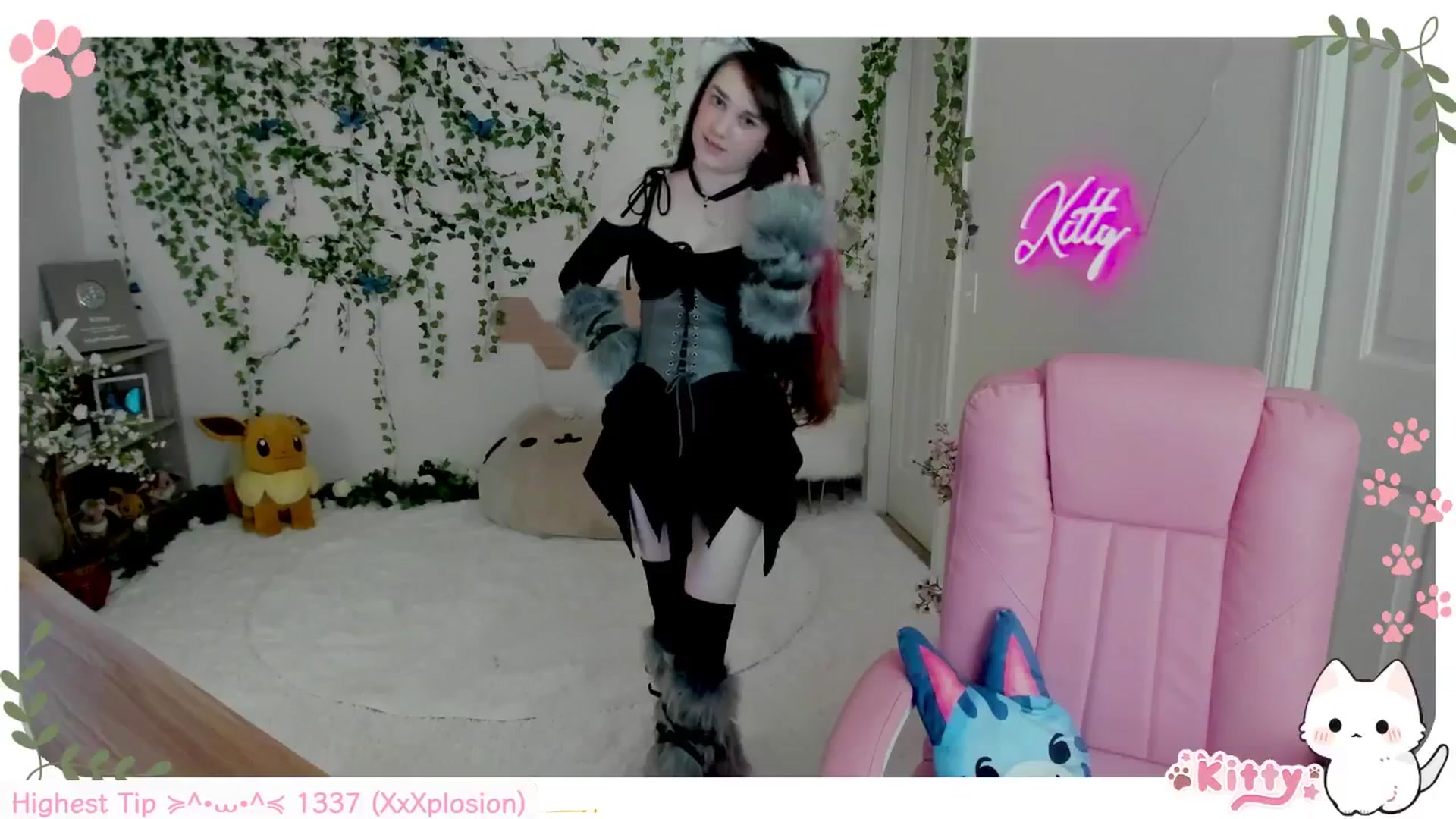 Gallery image thumbnail from Kittenyx's myfreecams stream on, 08/03/2025, 06:49 image 15 of 20