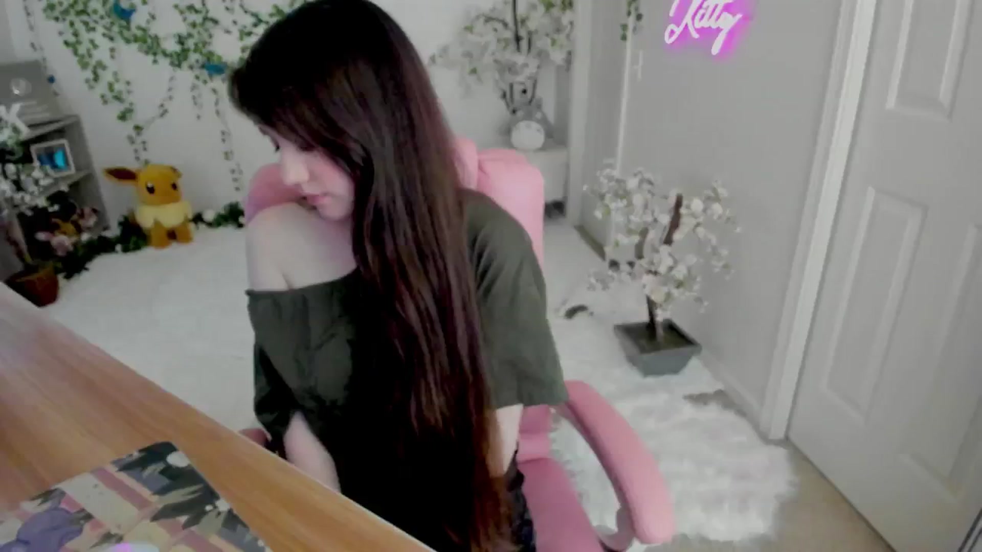 Gallery image thumbnail from Kittenyx's myfreecams stream on, 08/06/2025, 06:29 image 3 of 20