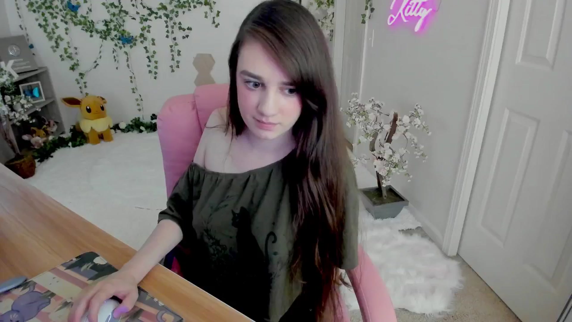 Gallery image thumbnail from Kittenyx's myfreecams stream on, 08/06/2025, 06:29 image 16 of 20