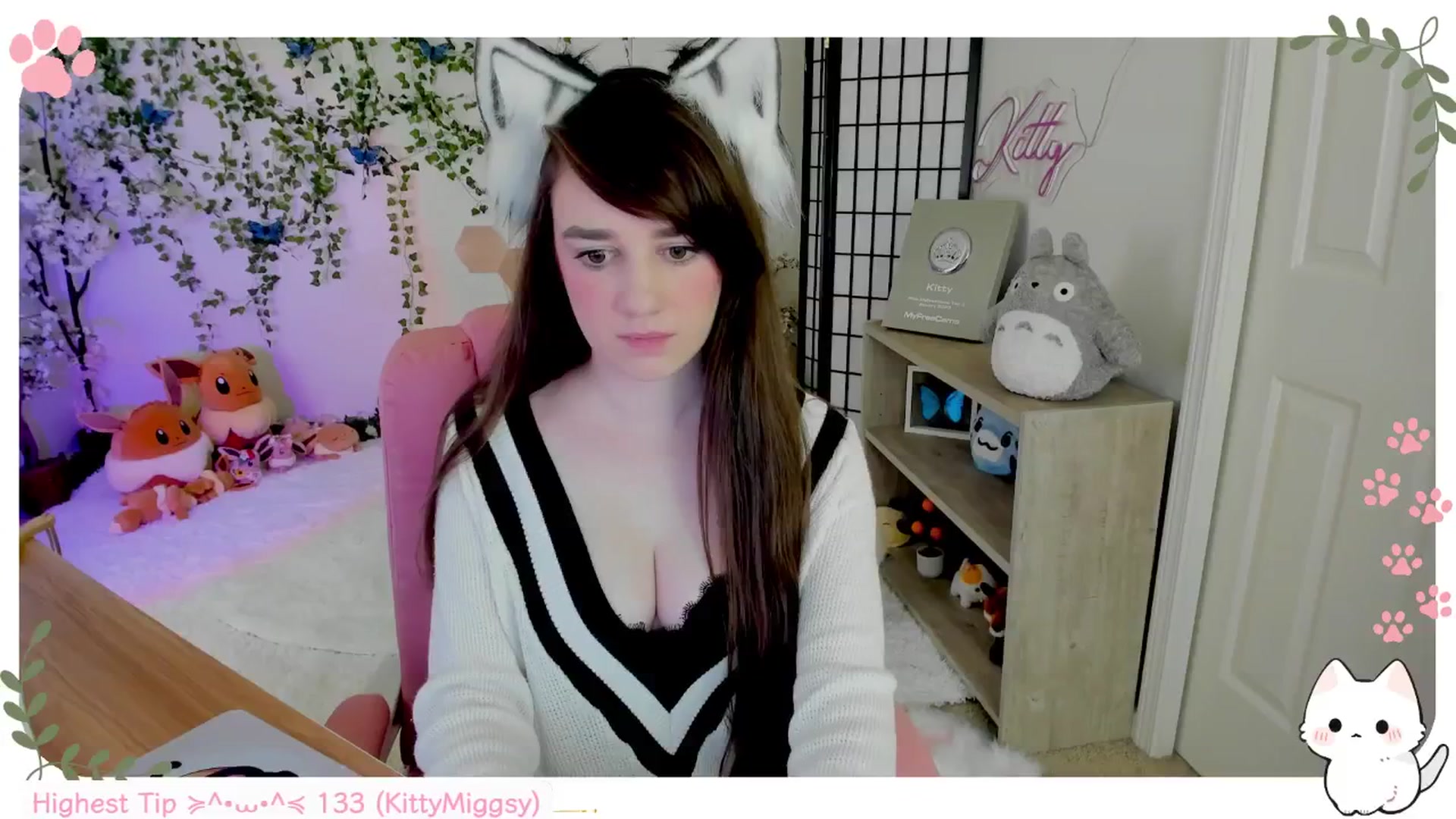 Gallery image thumbnail from Kittenyx's myfreecams stream on, 09/15/2025, 06:29 image 12 of 20