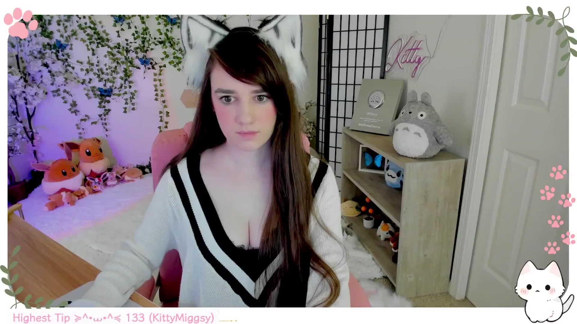 Gallery image thumbnail from Kittenyx's myfreecams stream on, 09/15/2025, 06:29 image 11 of 20