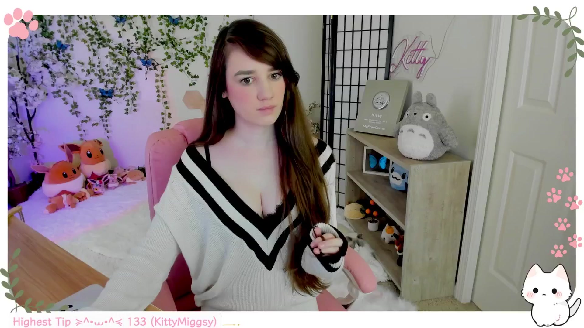 Gallery image thumbnail from Kittenyx's myfreecams stream on, 09/15/2025, 06:29 image 16 of 20