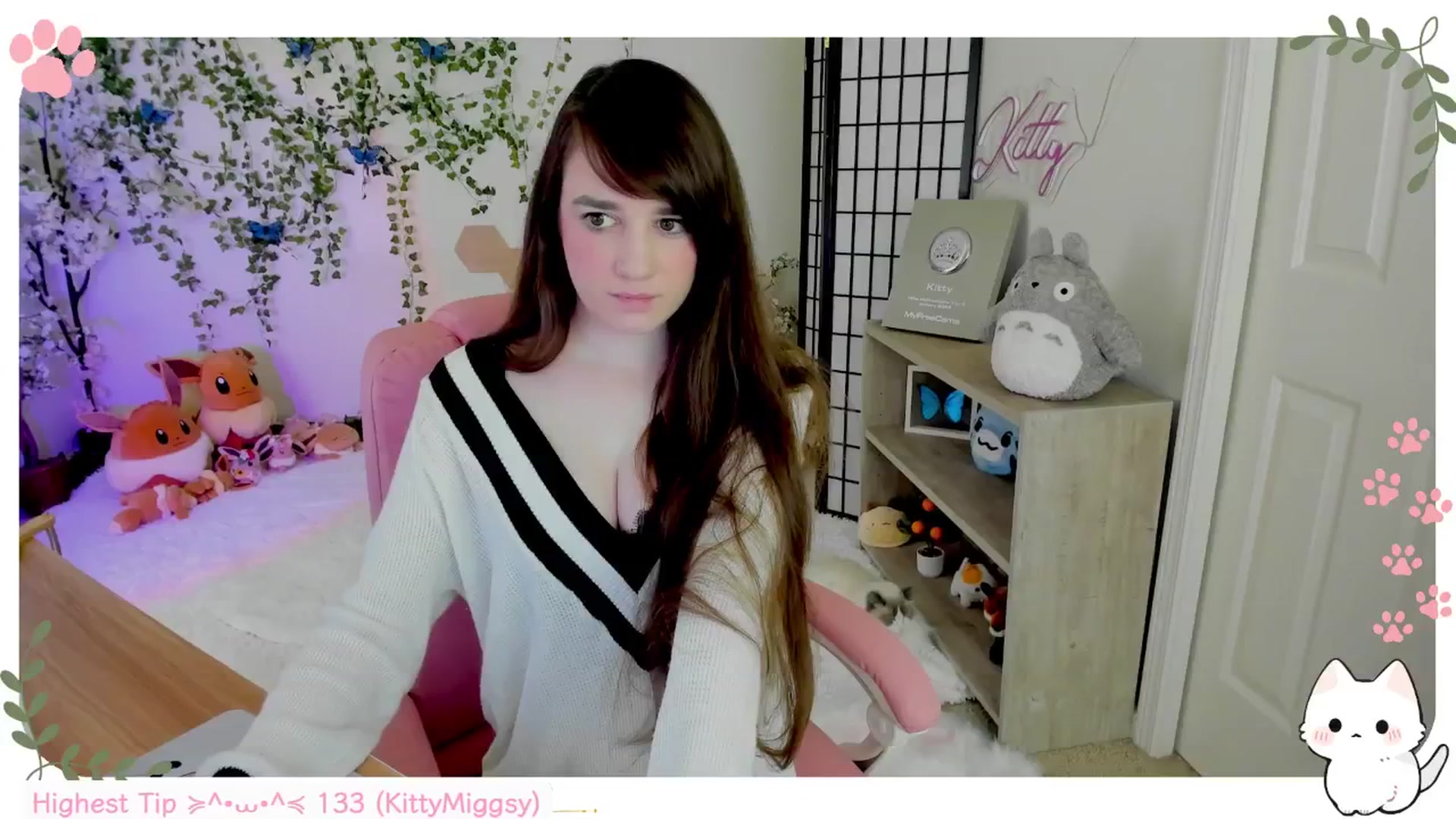 Gallery image thumbnail from Kittenyx's myfreecams stream on, 09/15/2025, 06:29 image 18 of 20