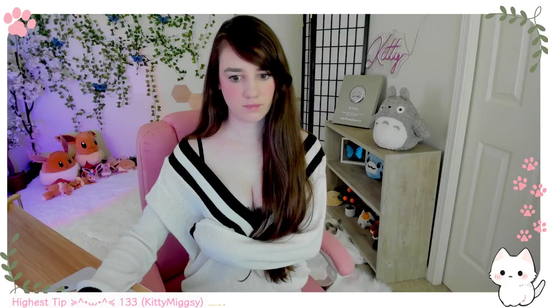 Gallery image thumbnail from Kittenyx's myfreecams stream on, 09/15/2025, 06:29 image 17 of 20