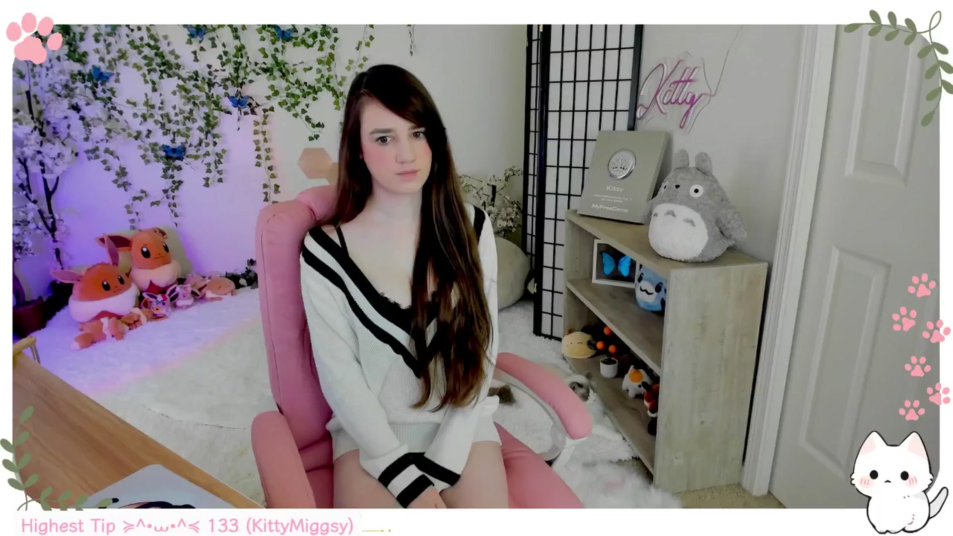 Gallery image thumbnail from Kittenyx's myfreecams stream on, 09/15/2025, 06:29 image 14 of 20