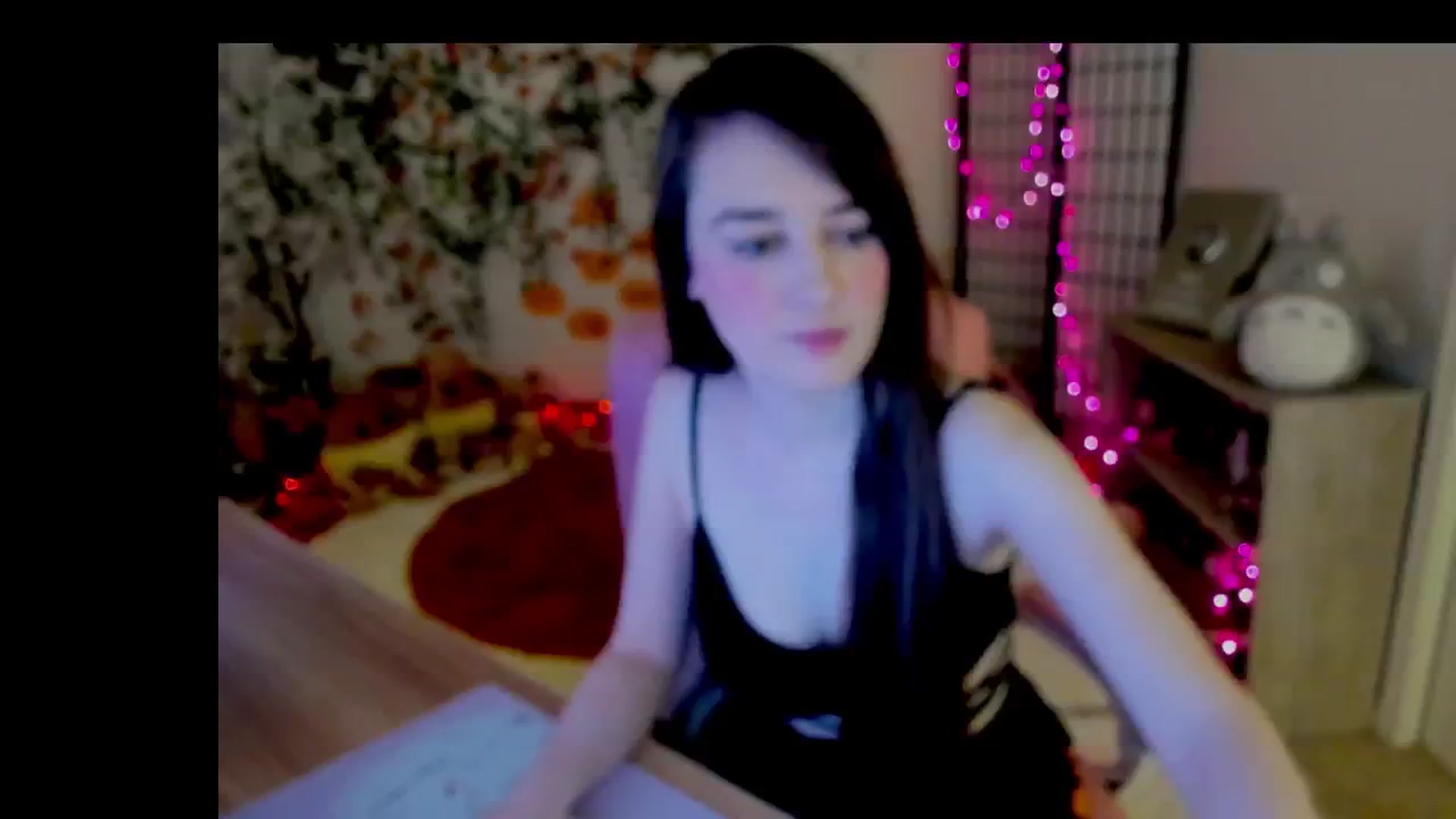 Gallery image thumbnail from Kittenyx's myfreecams stream on, 10/19/2025, 05:33 image 13 of 20