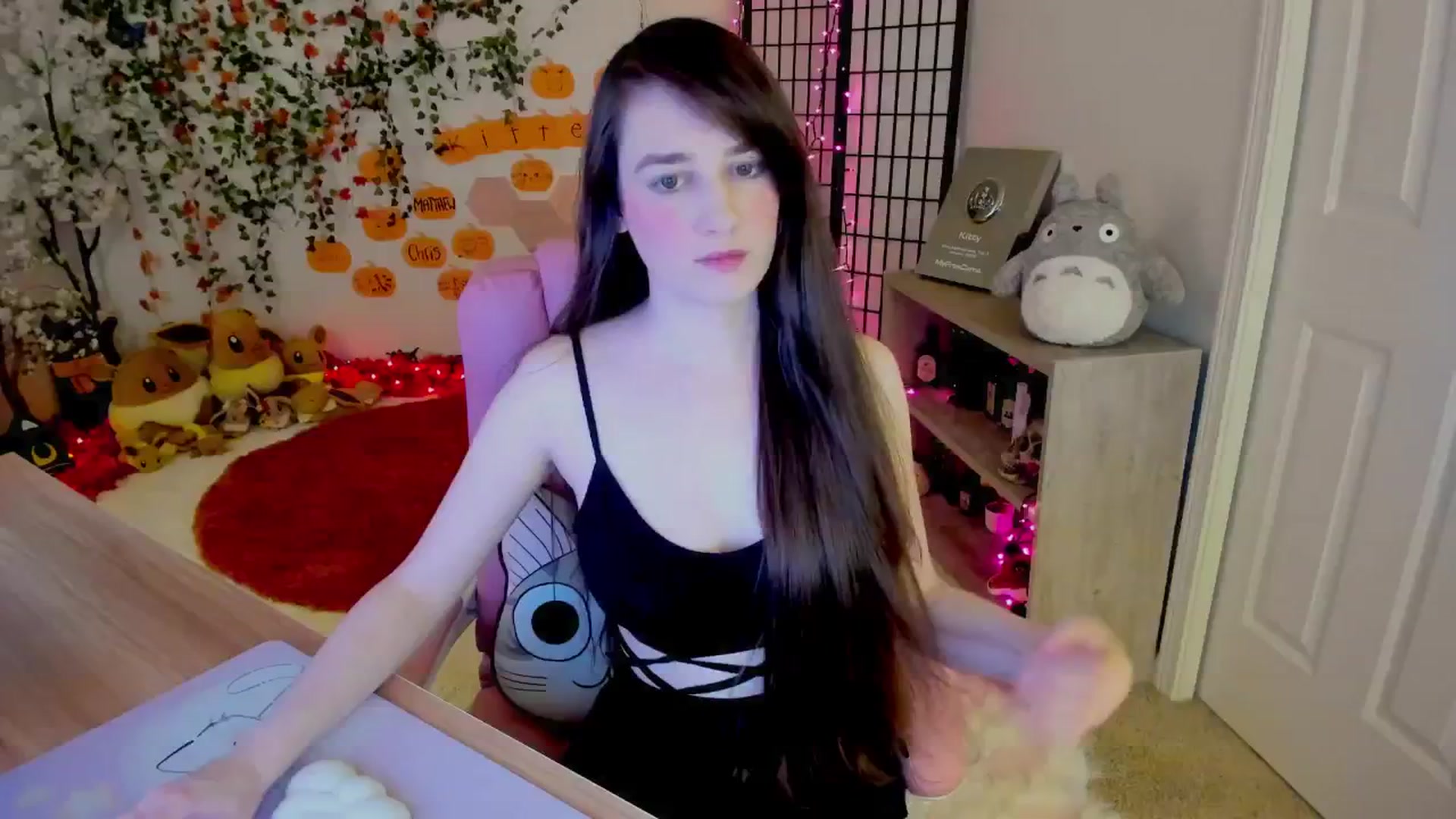 Gallery image thumbnail from Kittenyx's myfreecams stream on, 10/19/2025, 05:33 image 10 of 20