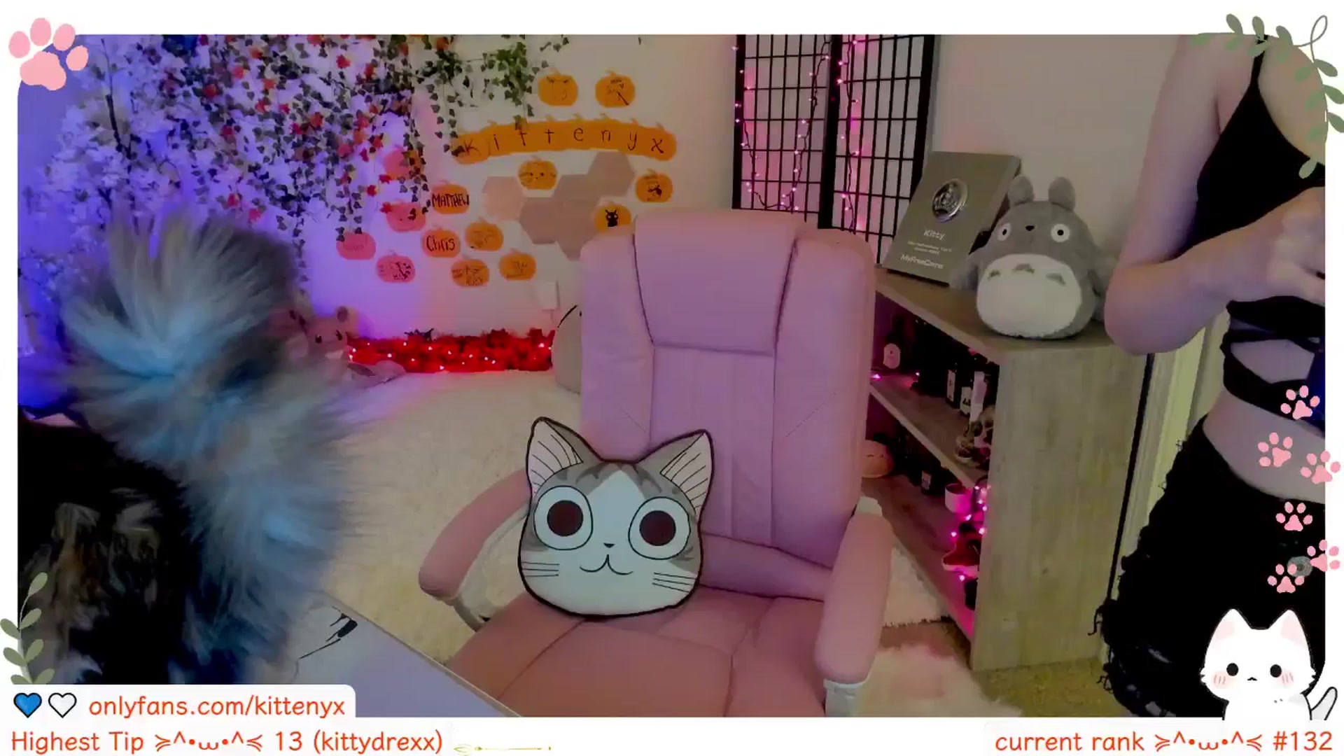Gallery image thumbnail from Kittenyx's myfreecams stream on, 10/23/2025, 06:59 image 4 of 20