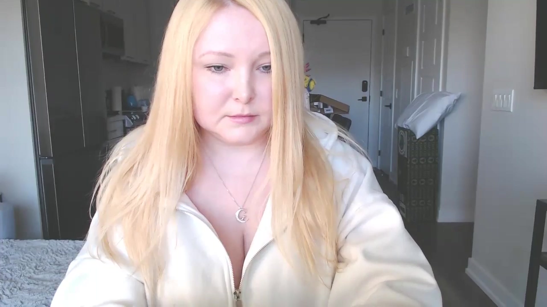 Gallery image thumbnail from Kittie's myfreecams stream on, 11/12/2024, 20:57 image 9 of 20