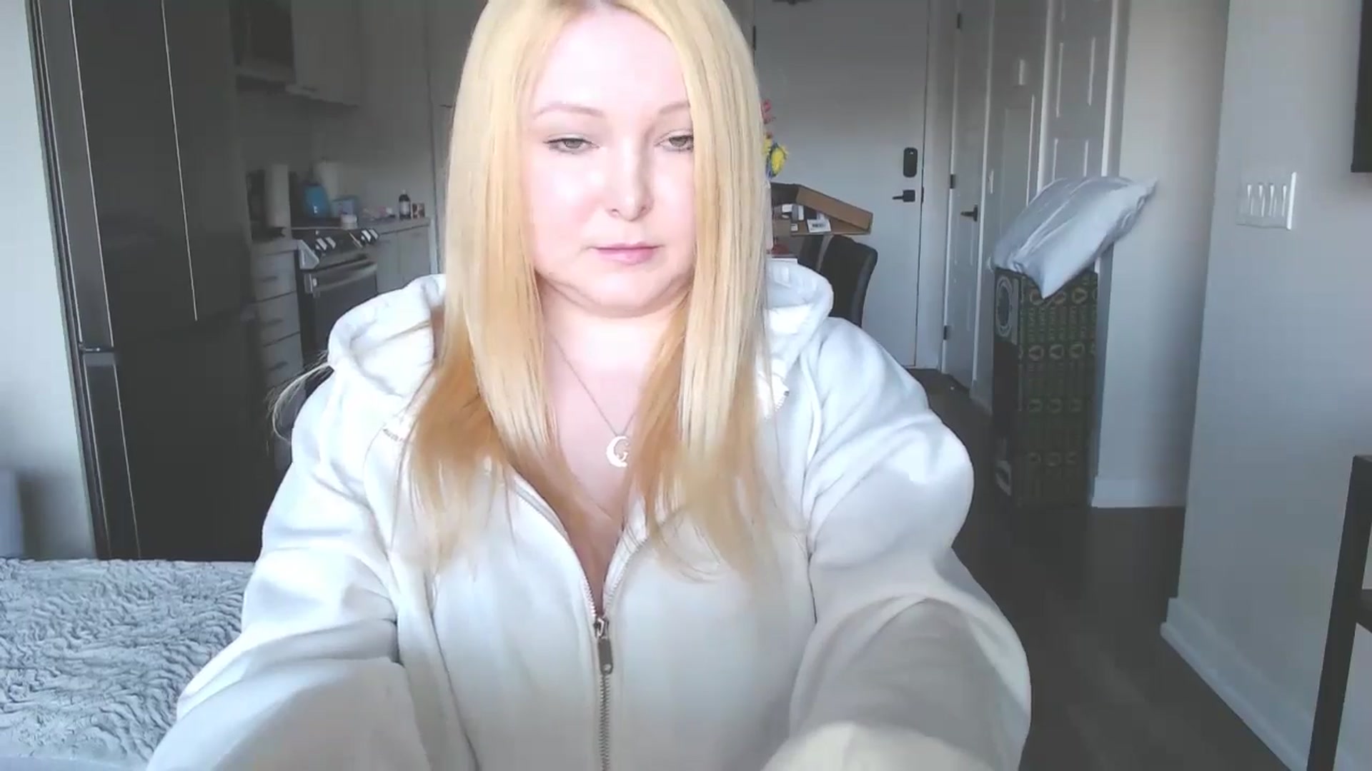 Gallery image thumbnail from Kittie's myfreecams stream on, 11/12/2024, 20:57 image 16 of 20