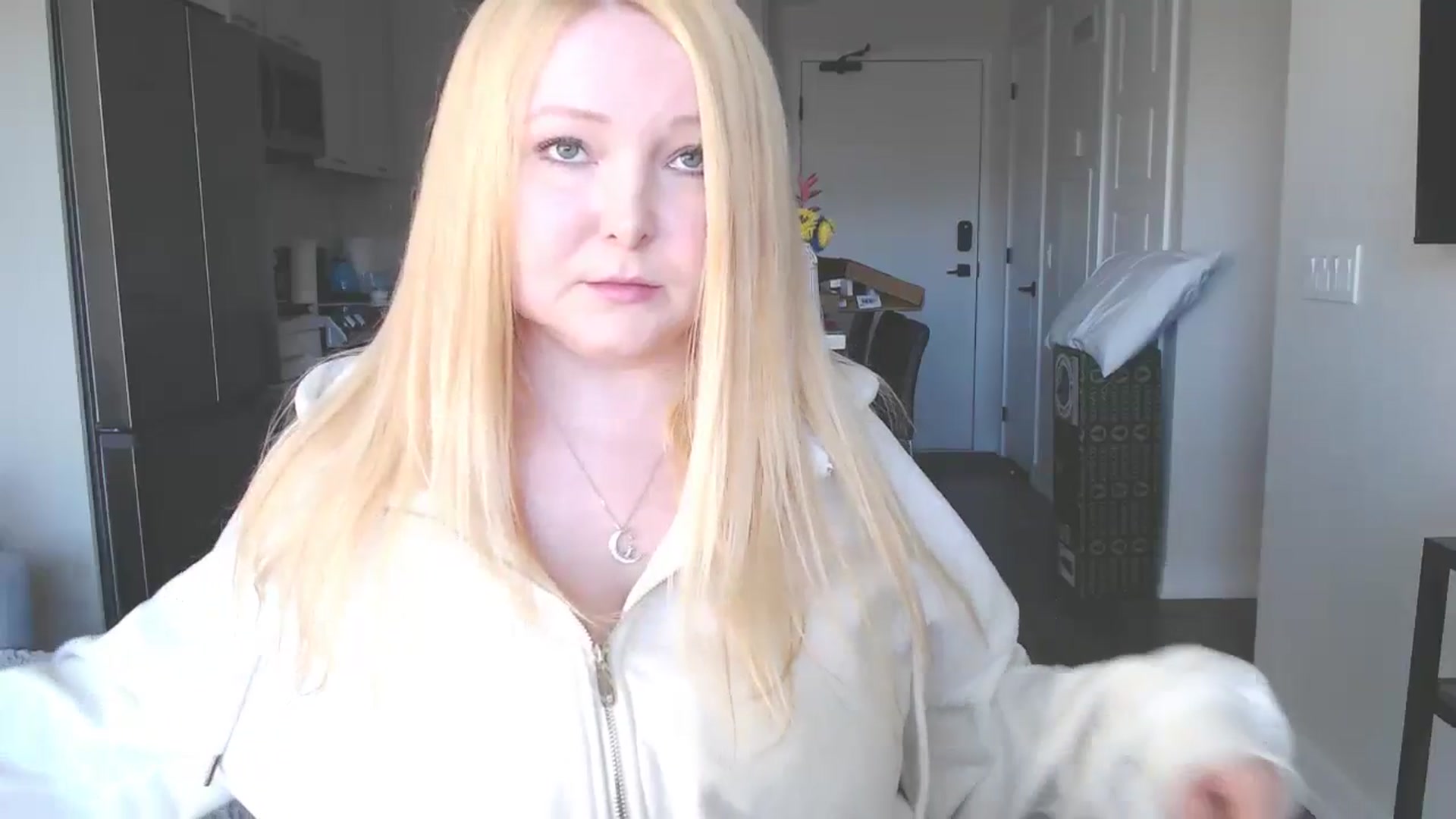 Gallery image thumbnail from Kittie's myfreecams stream on, 11/12/2024, 20:57 image 7 of 20